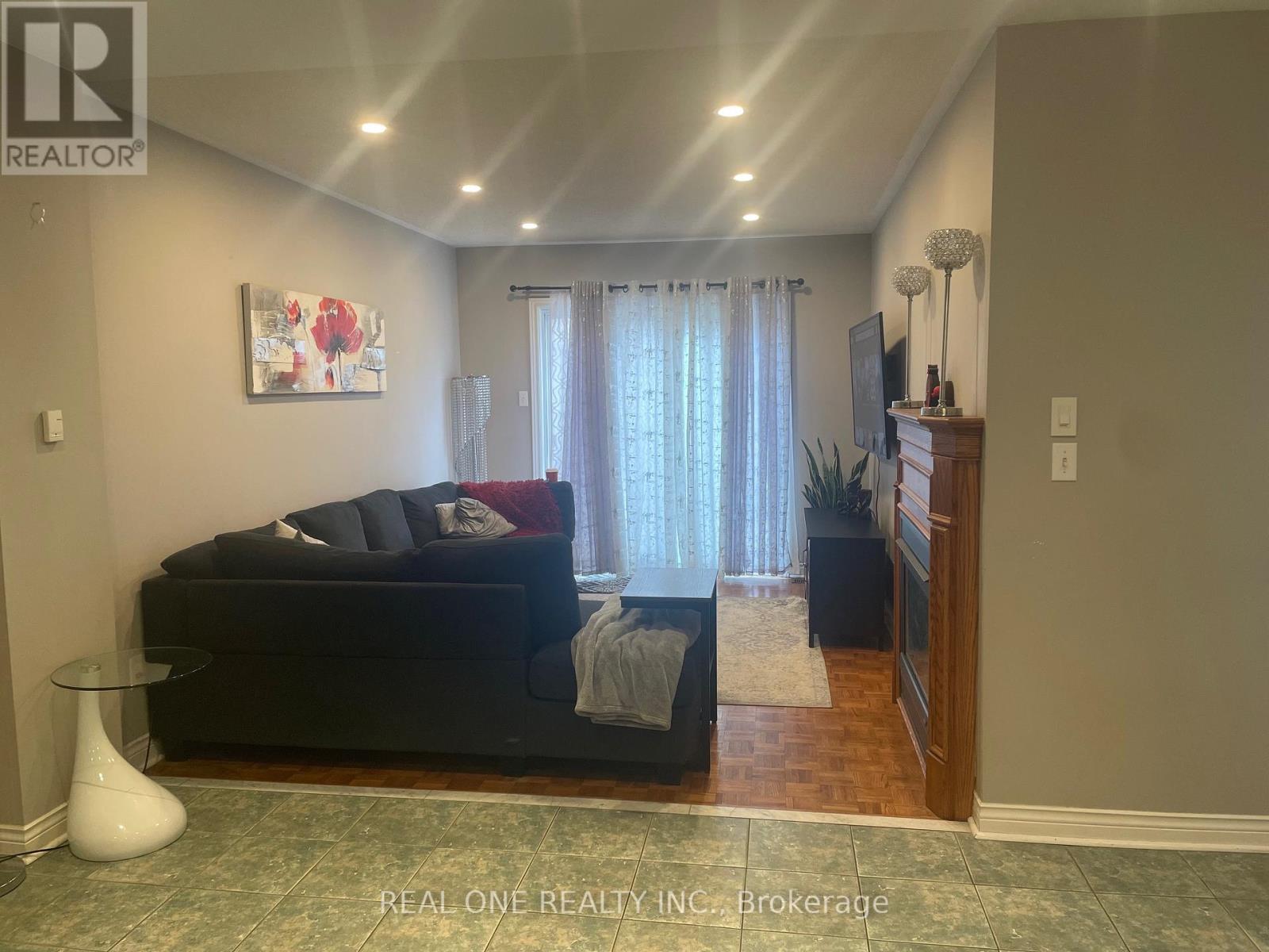 96 Ruby Crescent, Richmond Hill, Ontario  L4S 2H2 - Photo 4 - N12126868