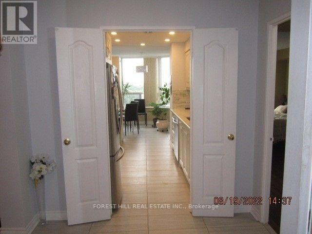1008 - 11 Townsgate Drive, Vaughan (Crestwood-Springfarm-Yorkhill), Ontario  L4J 8G4 - Photo 10 - N12126877