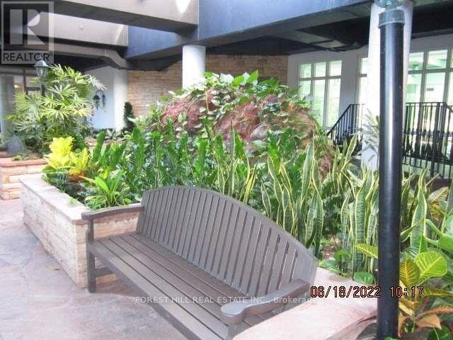 1008 - 11 Townsgate Drive, Vaughan (Crestwood-Springfarm-Yorkhill), Ontario  L4J 8G4 - Photo 4 - N12126877
