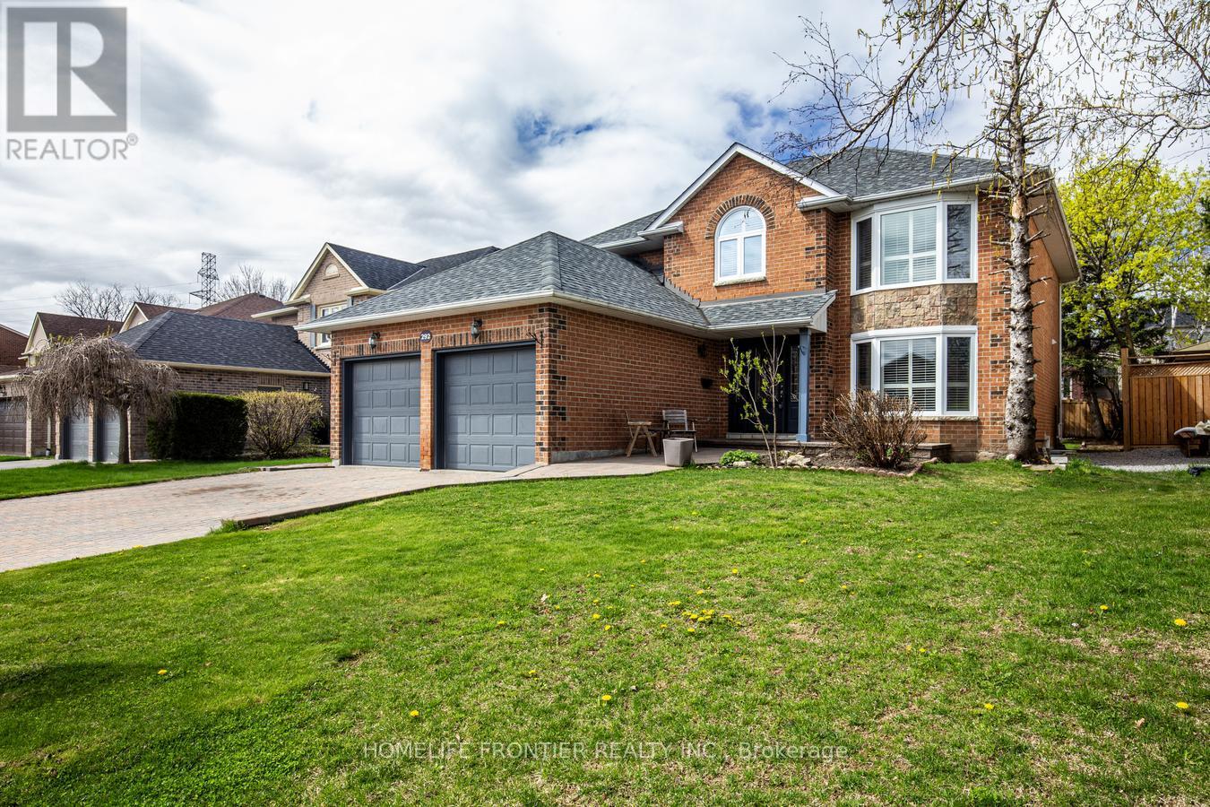 292 CROSSLAND GATE, Newmarket, Ontario