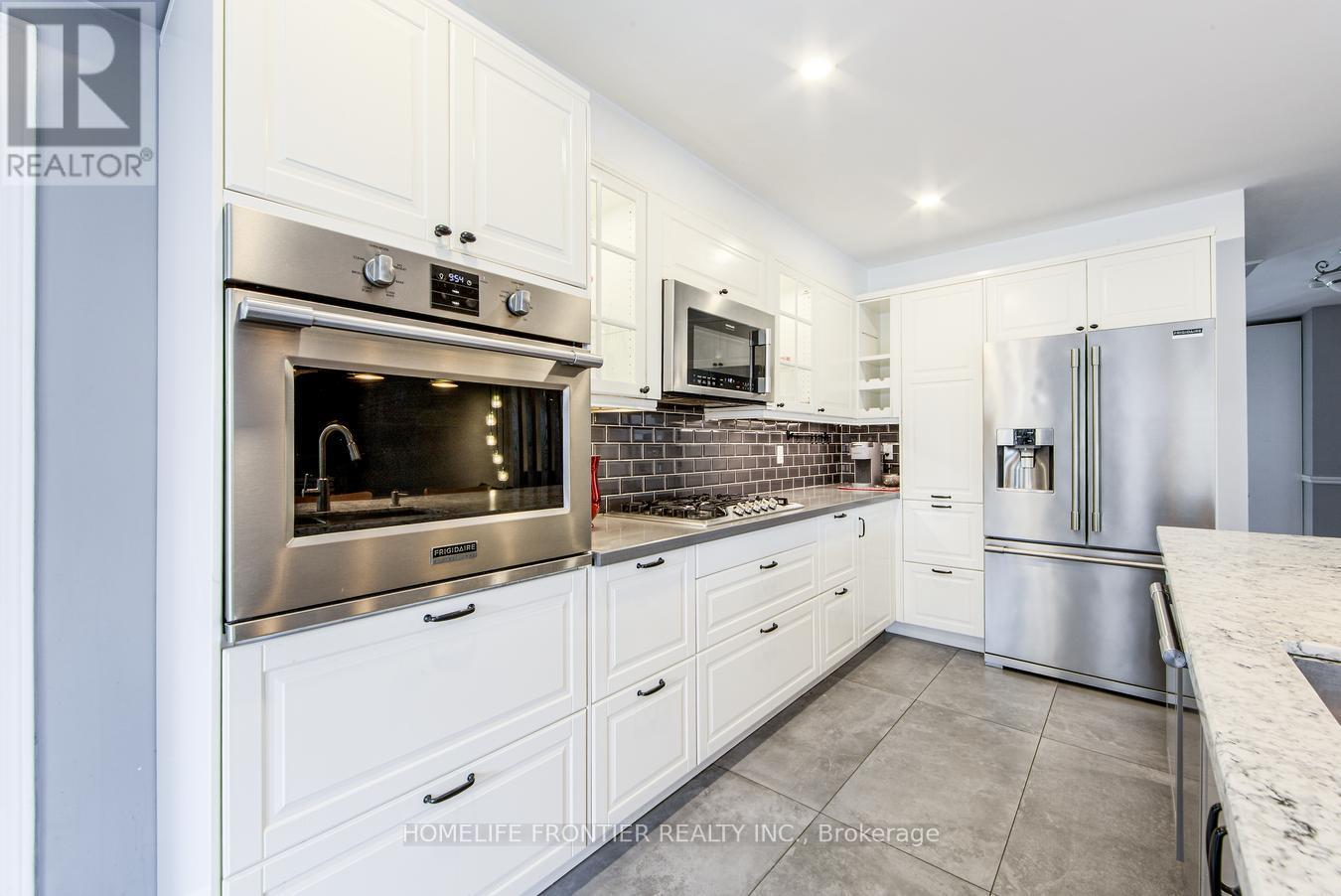 292 Crossland Gate, Newmarket, Ontario  L3X 1B2 - Photo 15 - N12126908