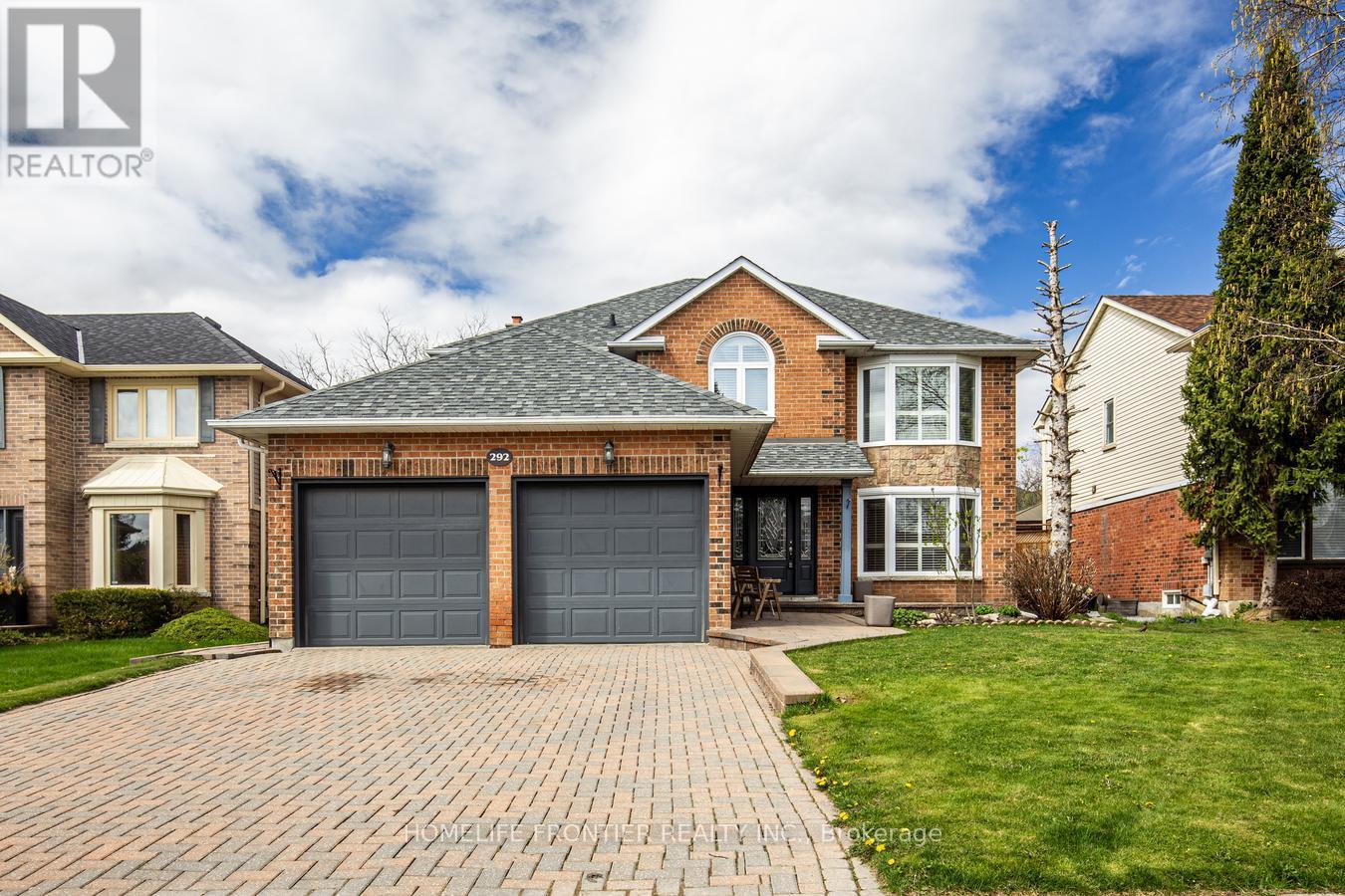 292 Crossland Gate, Newmarket, Ontario  L3X 1B2 - Photo 2 - N12126908