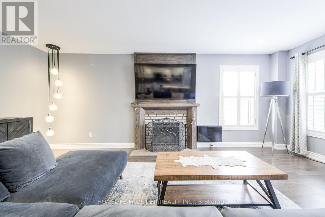 292 Crossland Gate, Newmarket, Ontario  L3X 1B2 - Photo 20 - N12126908