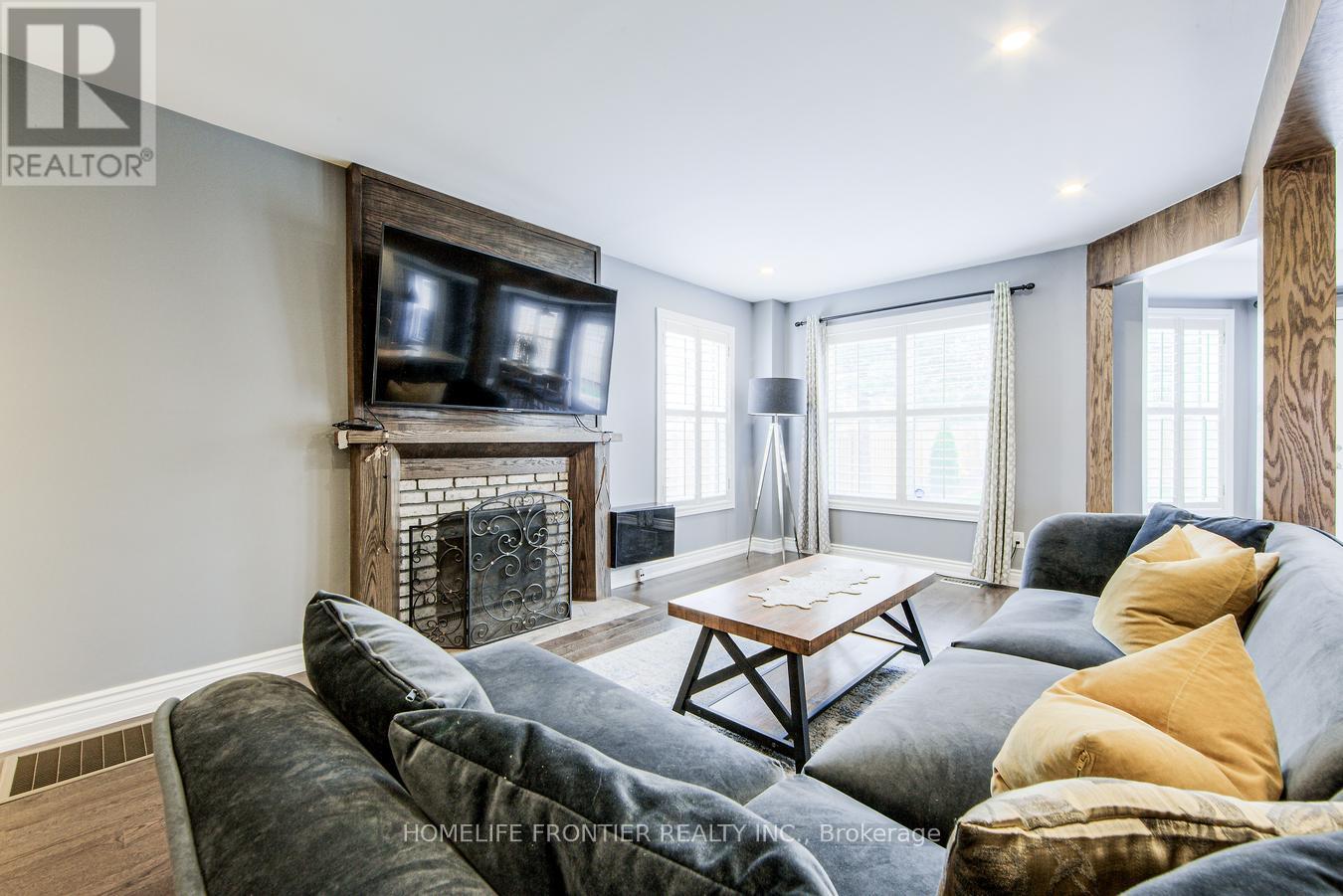 292 Crossland Gate, Newmarket, Ontario  L3X 1B2 - Photo 24 - N12126908