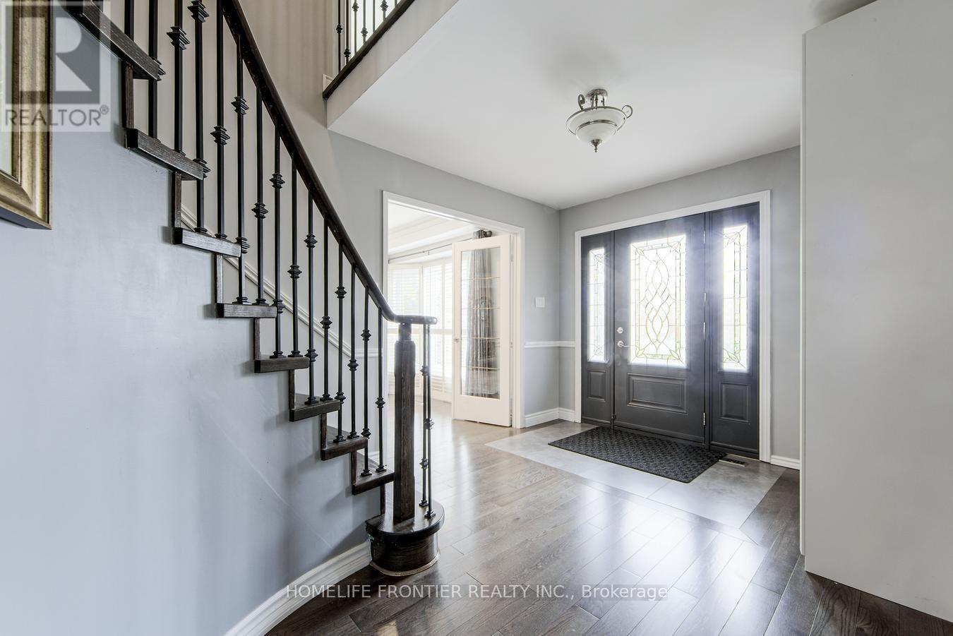 292 Crossland Gate, Newmarket, Ontario  L3X 1B2 - Photo 3 - N12126908