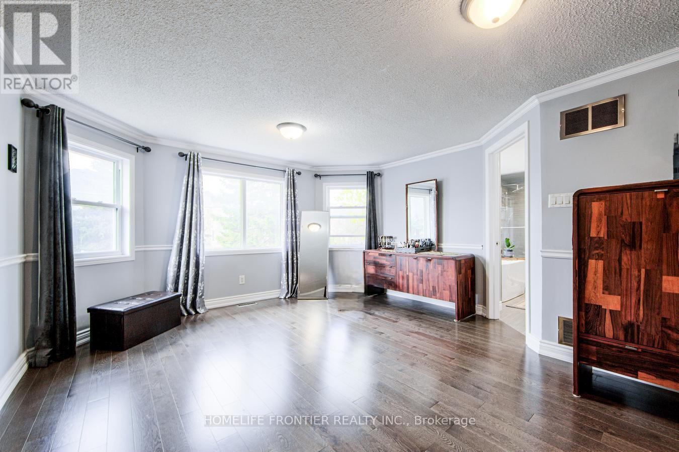 292 Crossland Gate, Newmarket, Ontario  L3X 1B2 - Photo 34 - N12126908