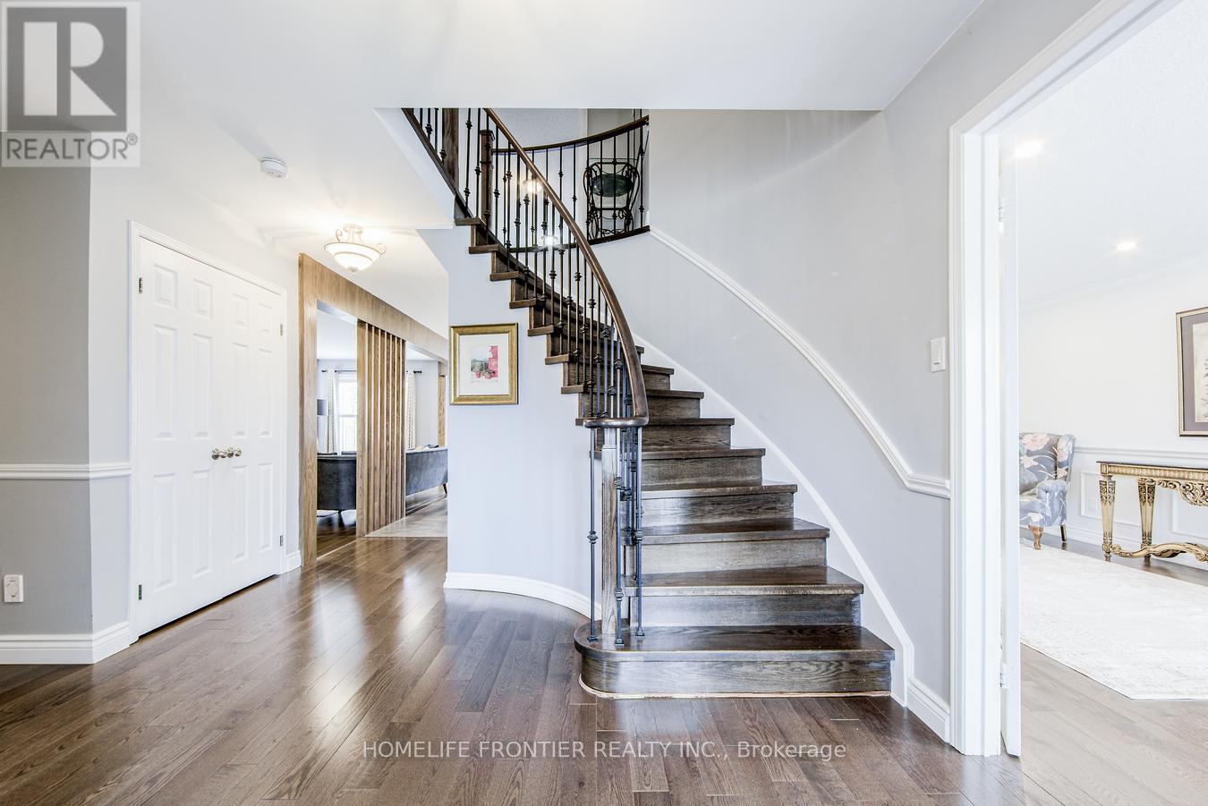 292 Crossland Gate, Newmarket, Ontario  L3X 1B2 - Photo 4 - N12126908