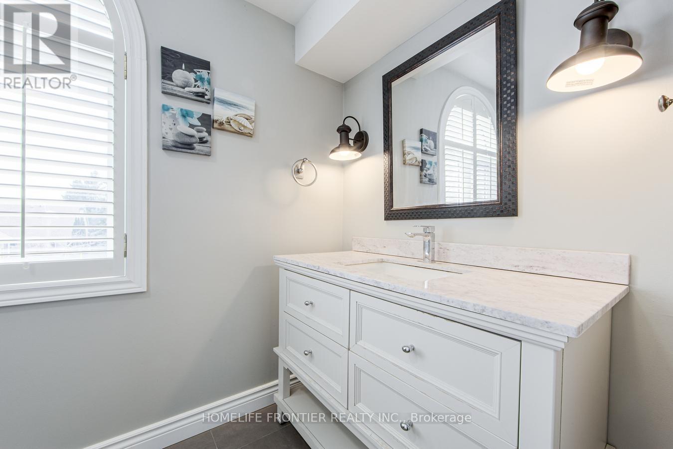 292 Crossland Gate, Newmarket, Ontario  L3X 1B2 - Photo 40 - N12126908