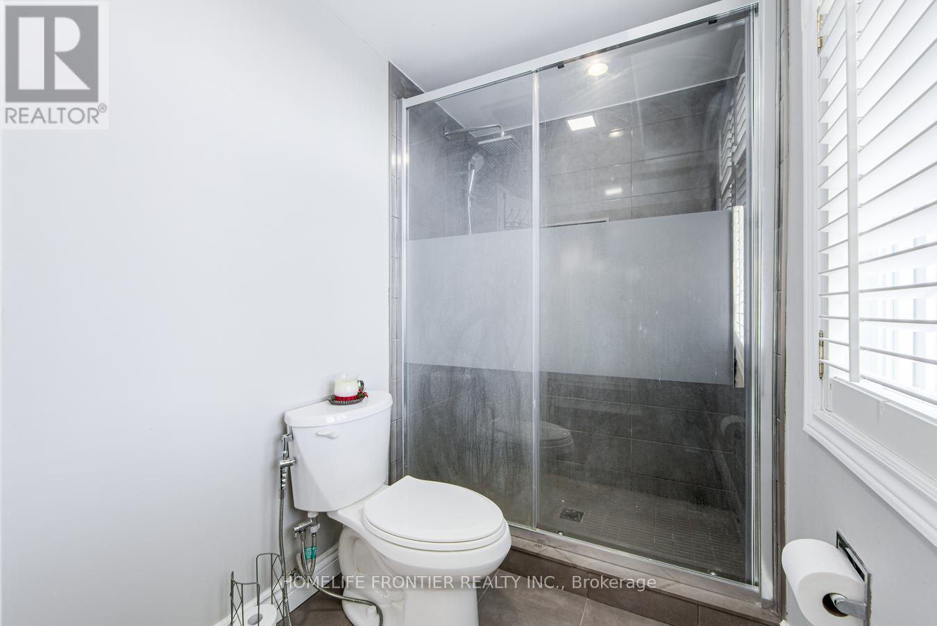 292 Crossland Gate, Newmarket, Ontario  L3X 1B2 - Photo 41 - N12126908