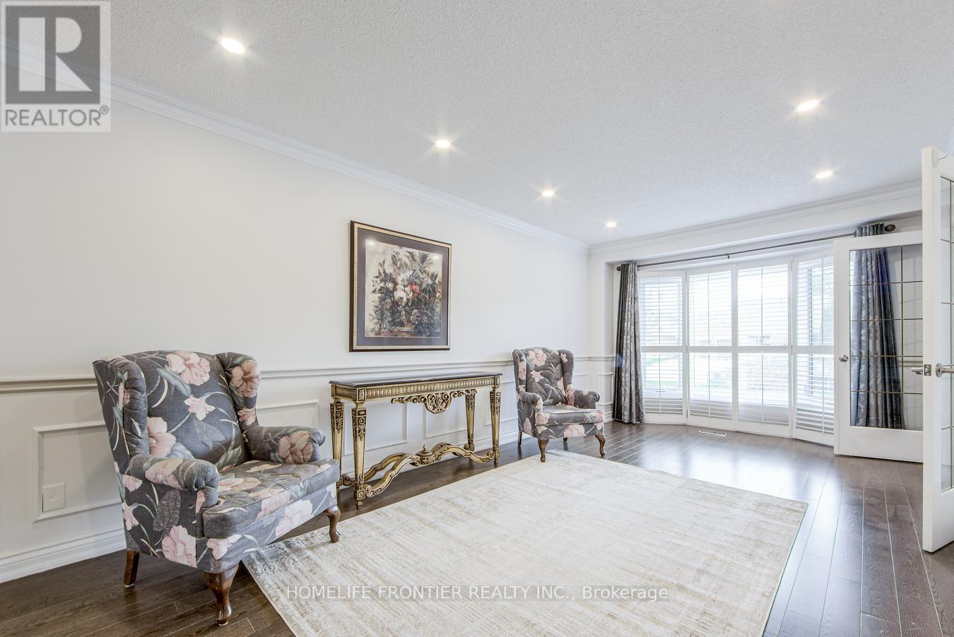 292 Crossland Gate, Newmarket, Ontario  L3X 1B2 - Photo 8 - N12126908