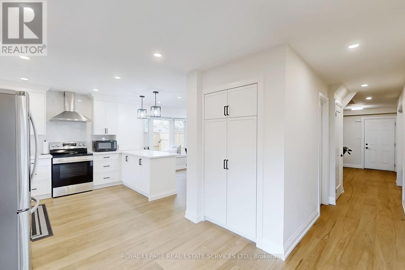 101 Houseman Crescent, Richmond Hill, Ontario  L4C 7S7 - Photo 11 - N12126914