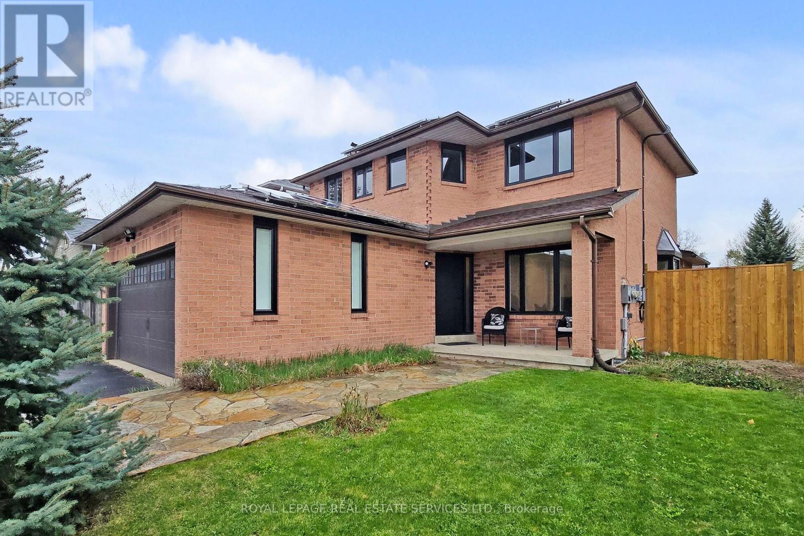 101 Houseman Crescent, Richmond Hill, Ontario  L4C 7S7 - Photo 2 - N12126914