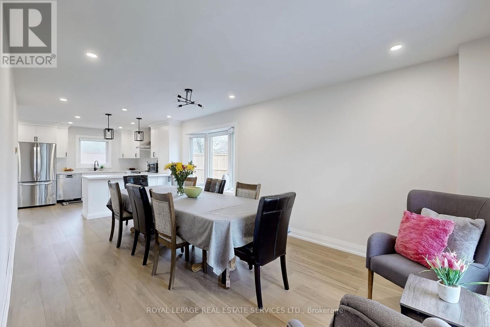 101 Houseman Crescent, Richmond Hill, Ontario  L4C 7S7 - Photo 5 - N12126914