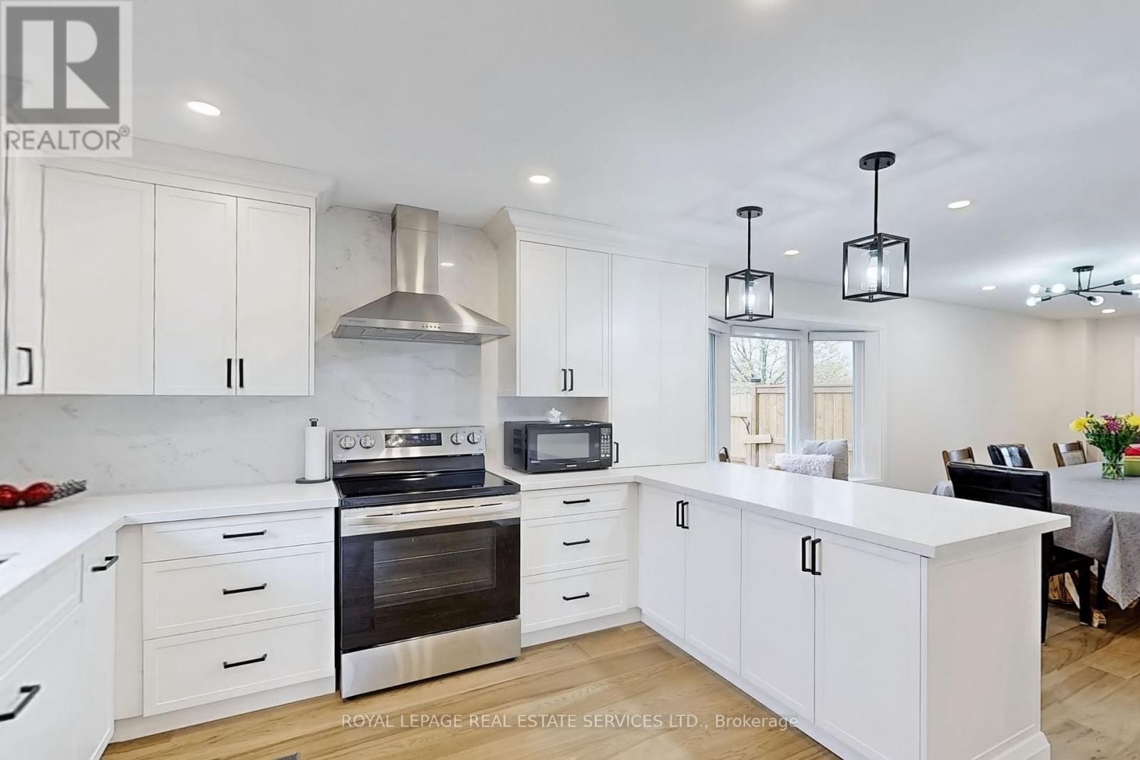 101 Houseman Crescent, Richmond Hill, Ontario  L4C 7S7 - Photo 6 - N12126914