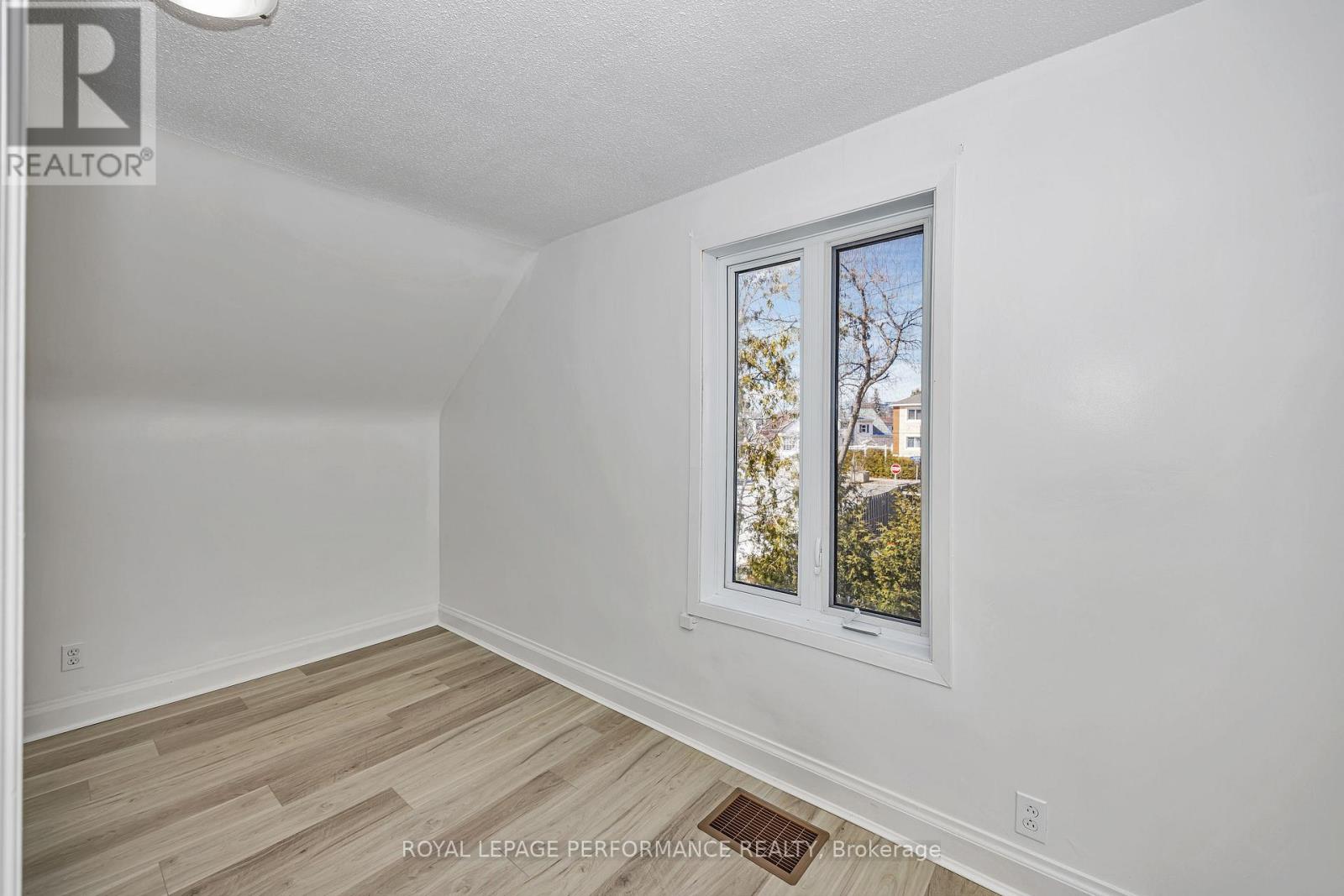 195 Baribeau Street, Ottawa, Ontario  K1L 7R4 - Photo 25 - X12126948