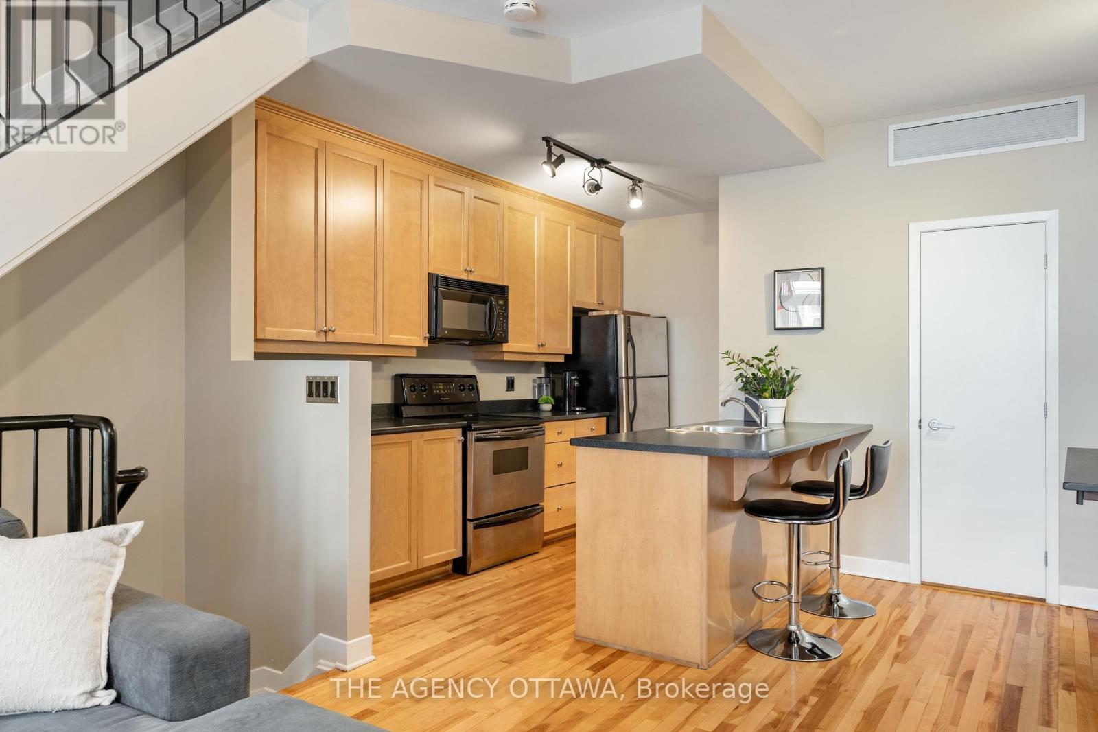 Property at D - 420 NEPEAN STREET image 3