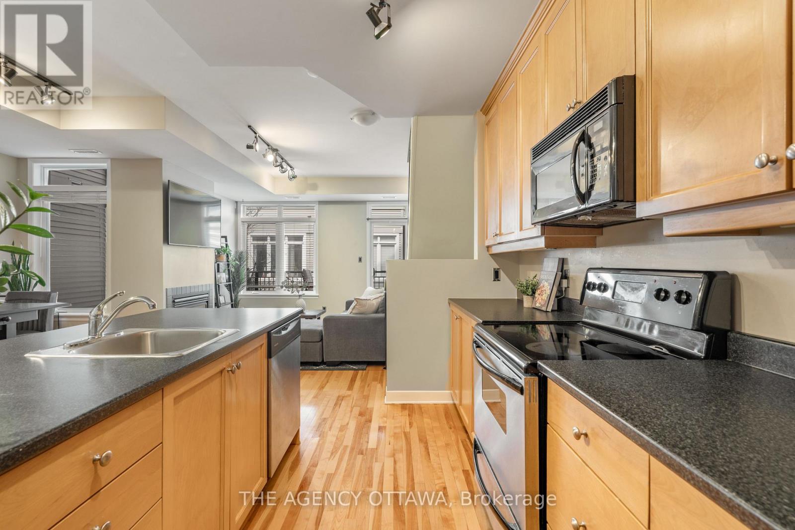 D - 420 Nepean Street, Ottawa, Ontario  K1R 5G7 - Photo 4 - X12127092