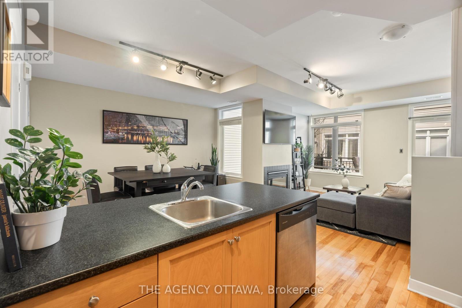 Property at D - 420 NEPEAN STREET image 5