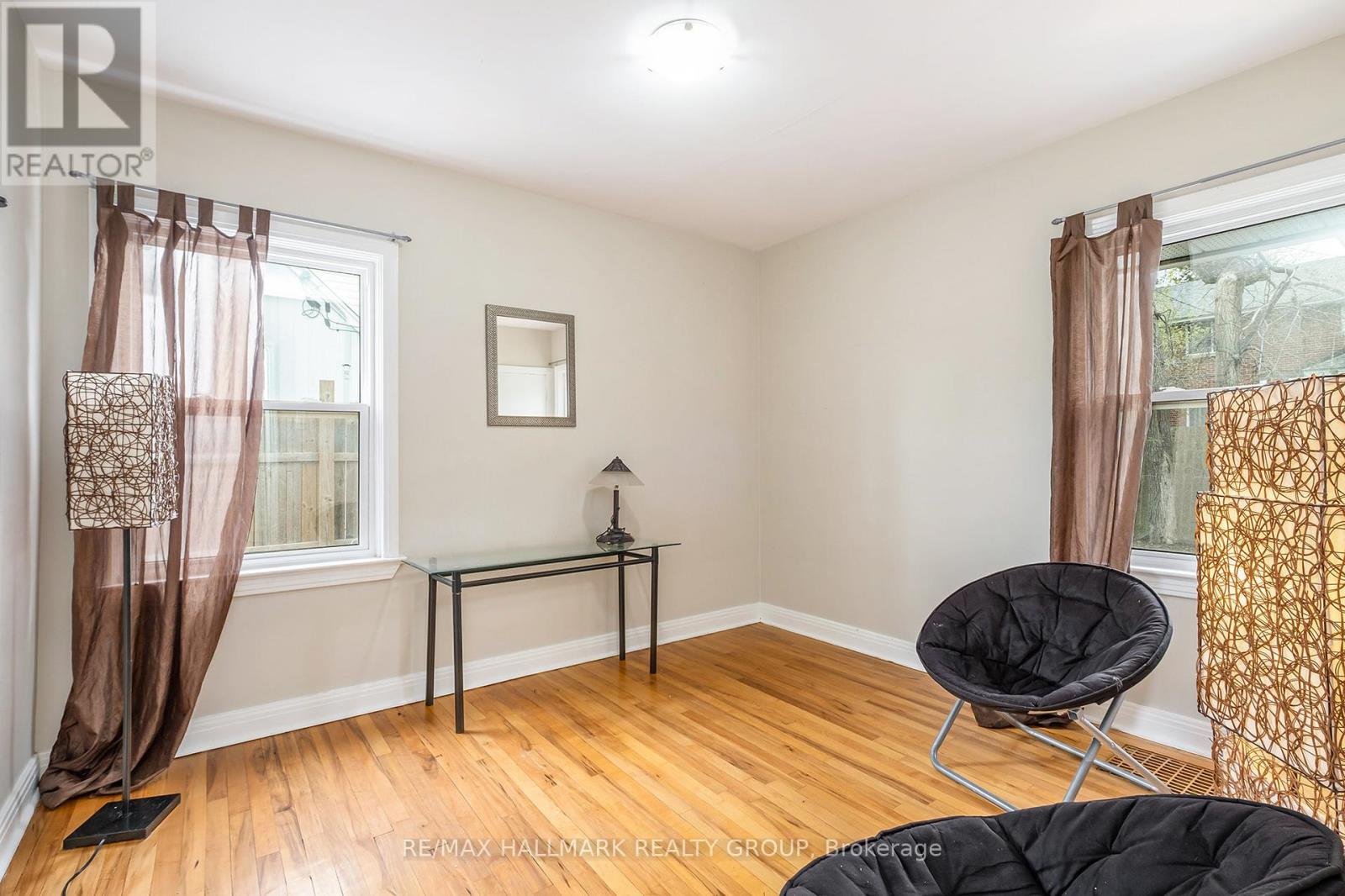 274 Queen Mary Street, Ottawa, Ontario  K1K 1X2 - Photo 11 - X12127107