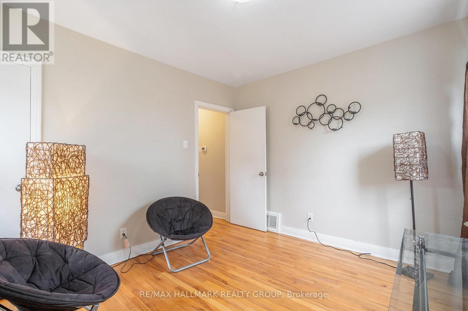 274 Queen Mary Street, Ottawa, Ontario  K1K 1X2 - Photo 12 - X12127107