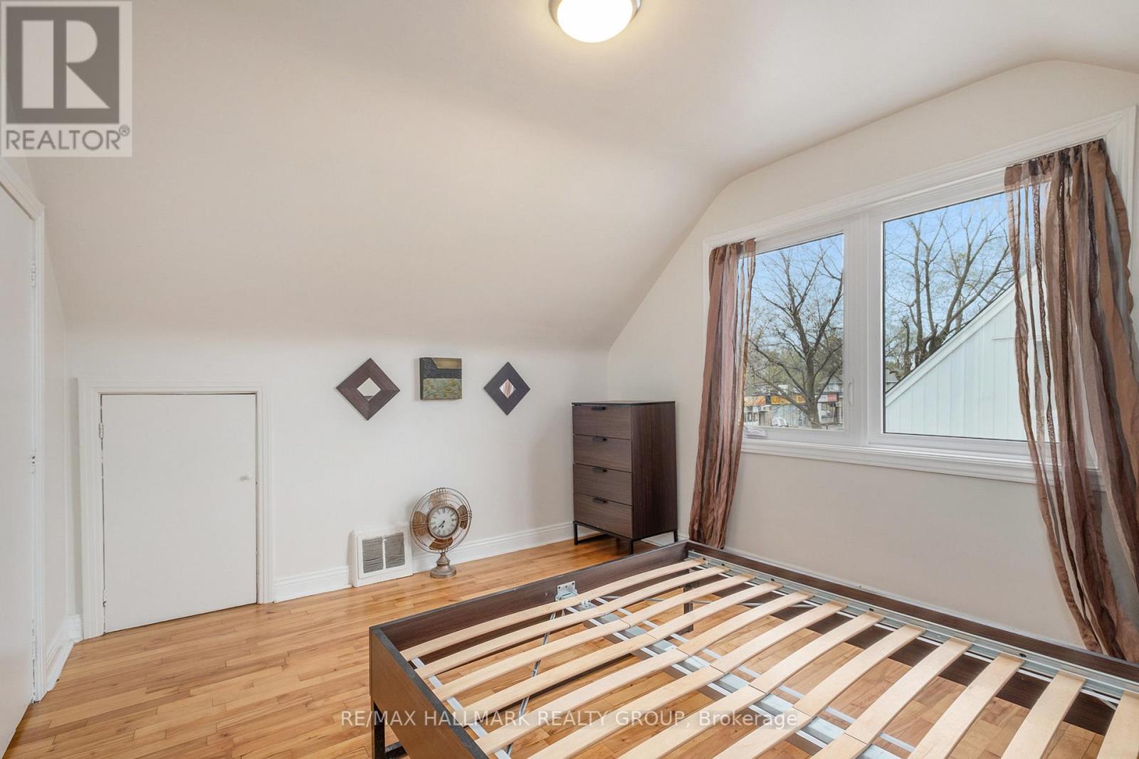 274 Queen Mary Street, Ottawa, Ontario  K1K 1X2 - Photo 19 - X12127107
