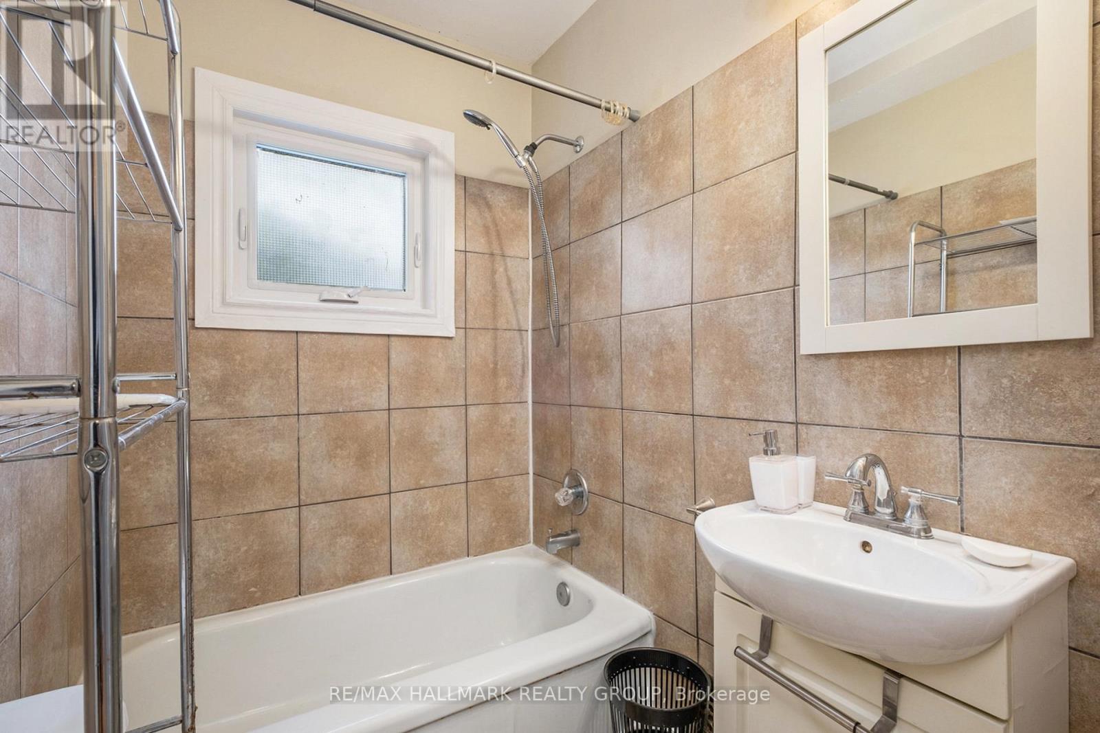 274 Queen Mary Street, Ottawa, Ontario  K1K 1X2 - Photo 22 - X12127107