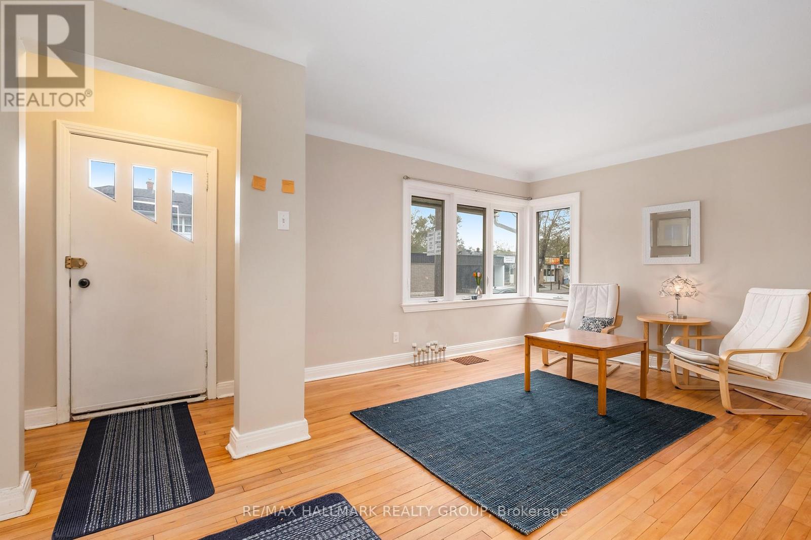 274 Queen Mary Street, Ottawa, Ontario  K1K 1X2 - Photo 5 - X12127107