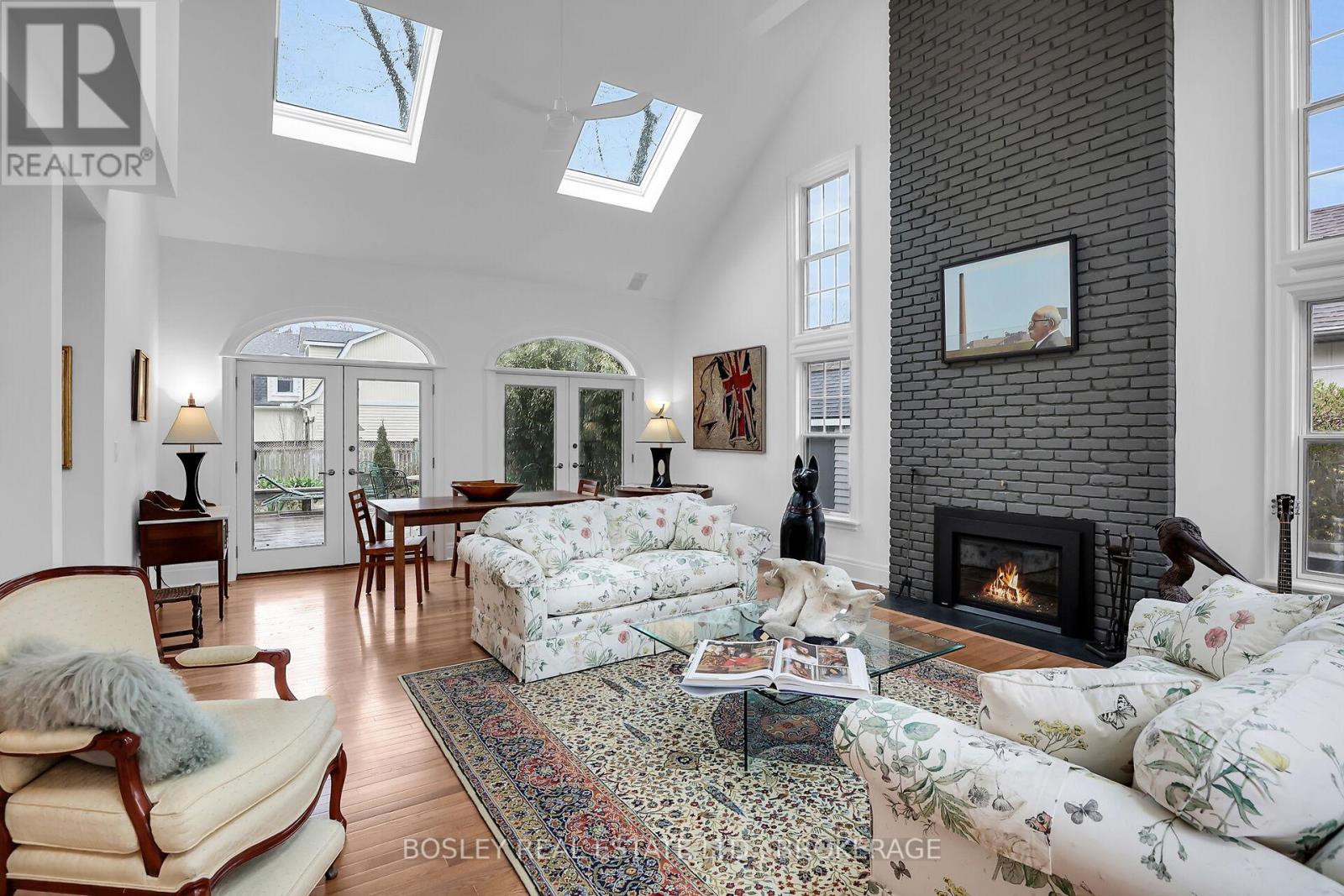 Property at 284 KING STREET image 5
