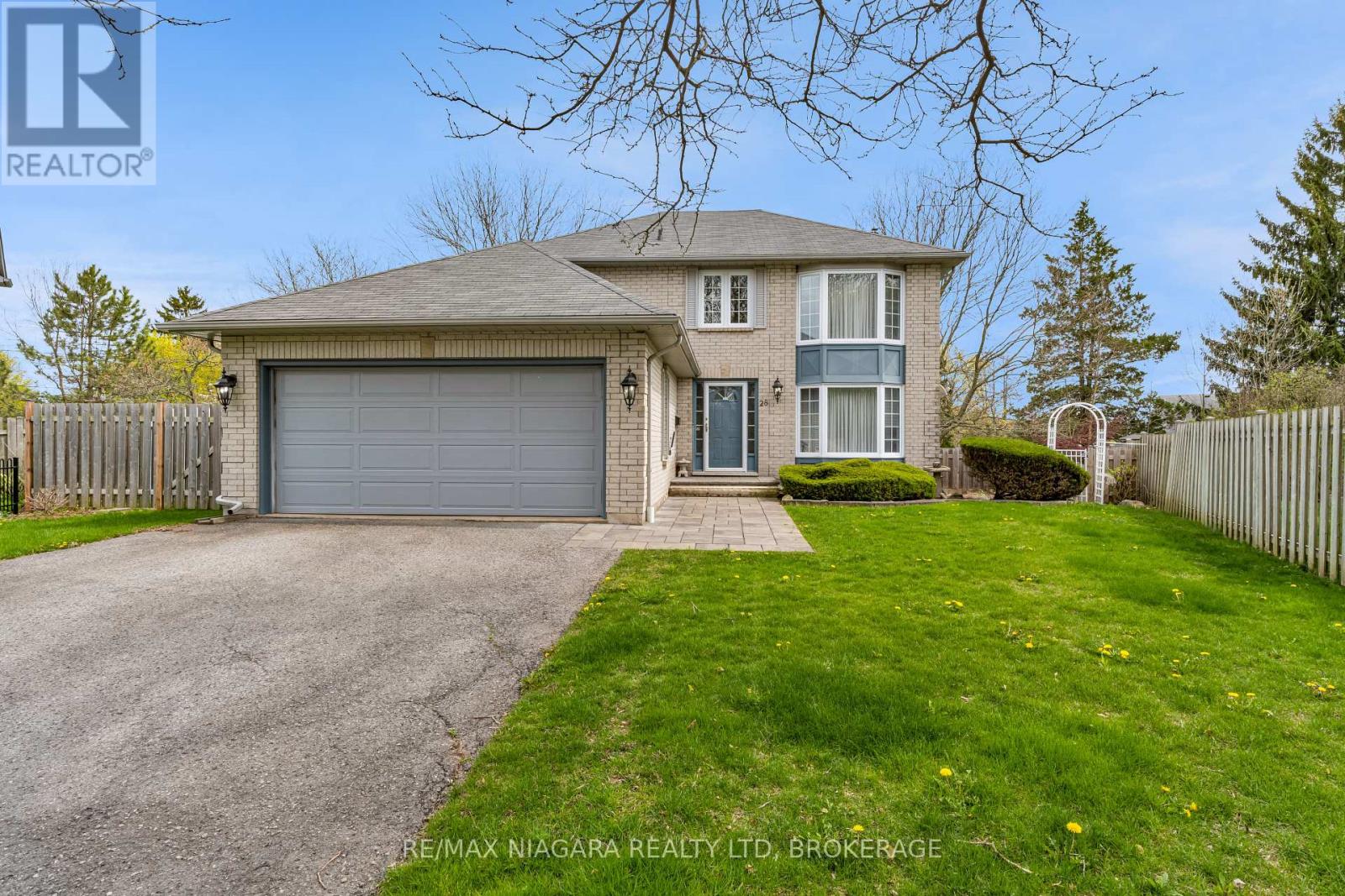 28 Woodside Square, Pelham, Ontario  L0S 1E4 - Photo 2 - X12127045