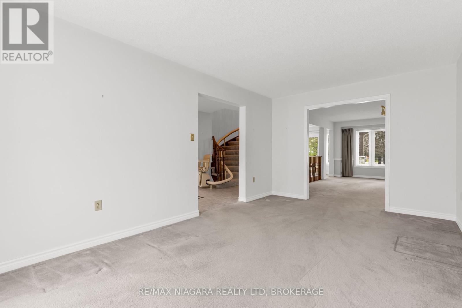 28 Woodside Square, Pelham (Fonthill), Ontario  L0S 1E4 - Photo 9 - X12127045