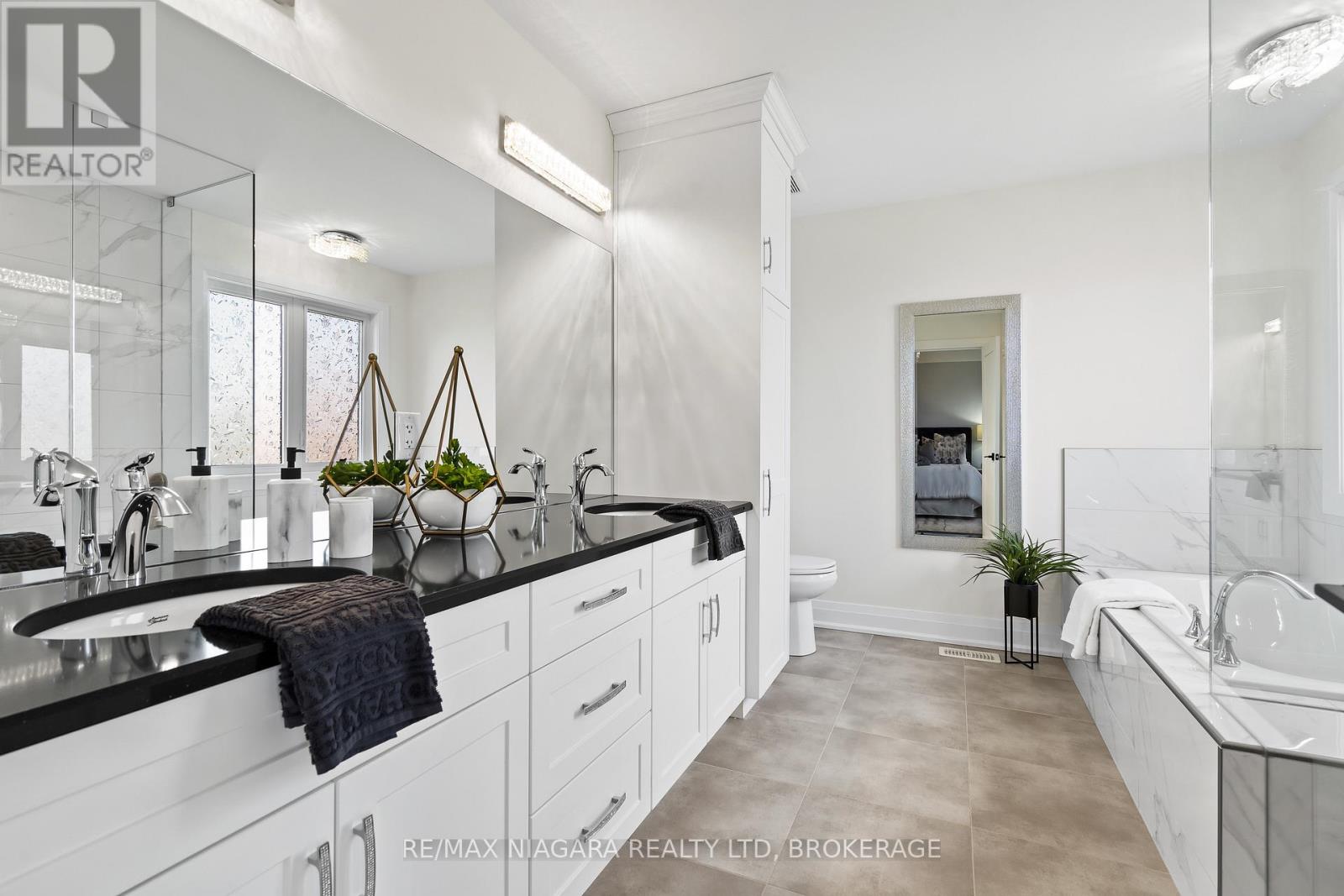 123 Susan Drive, Pelham (Fonthill), Ontario  L0S 1E6 - Photo 21 - X12127051