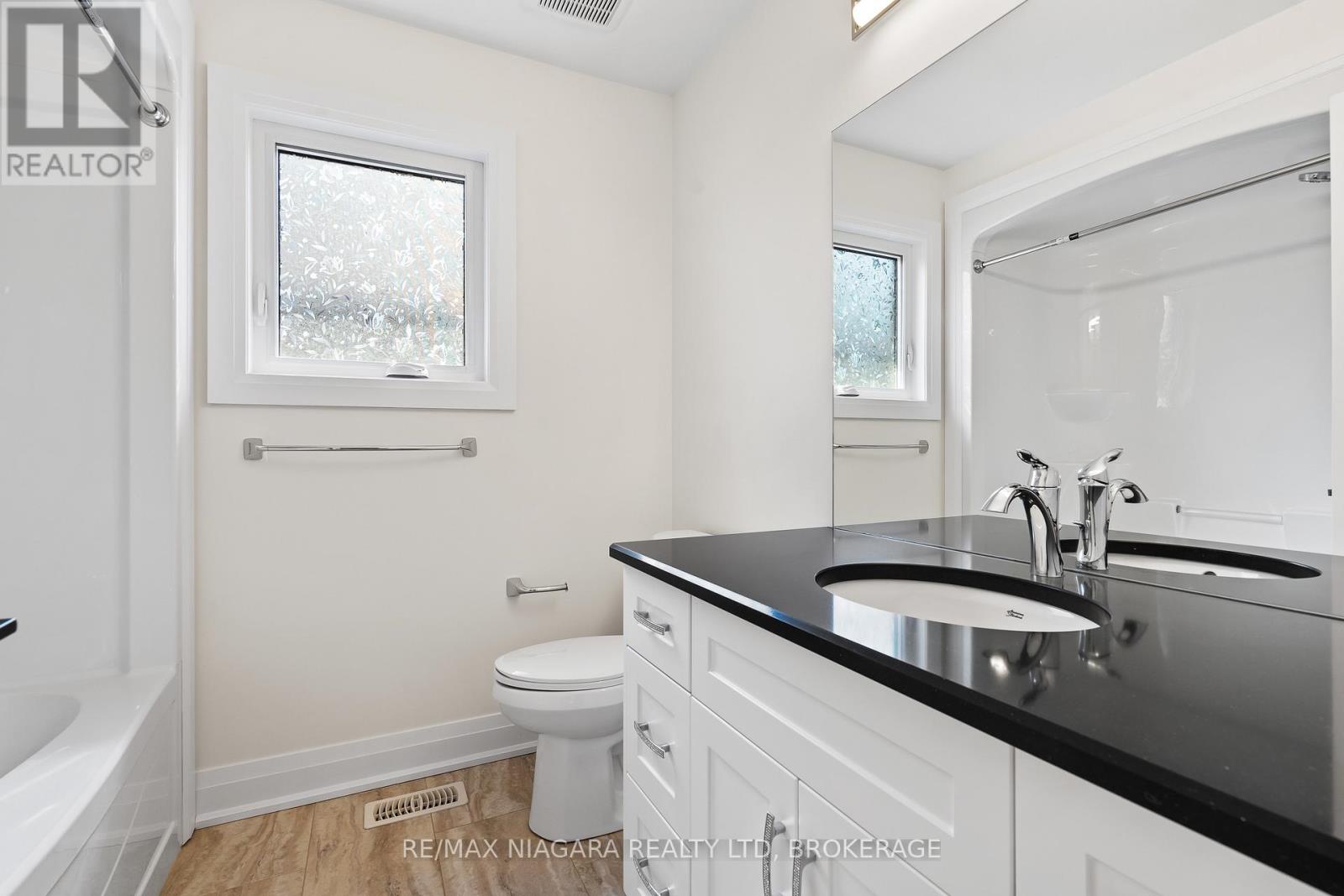 123 Susan Drive, Pelham (Fonthill), Ontario  L0S 1E6 - Photo 26 - X12127051