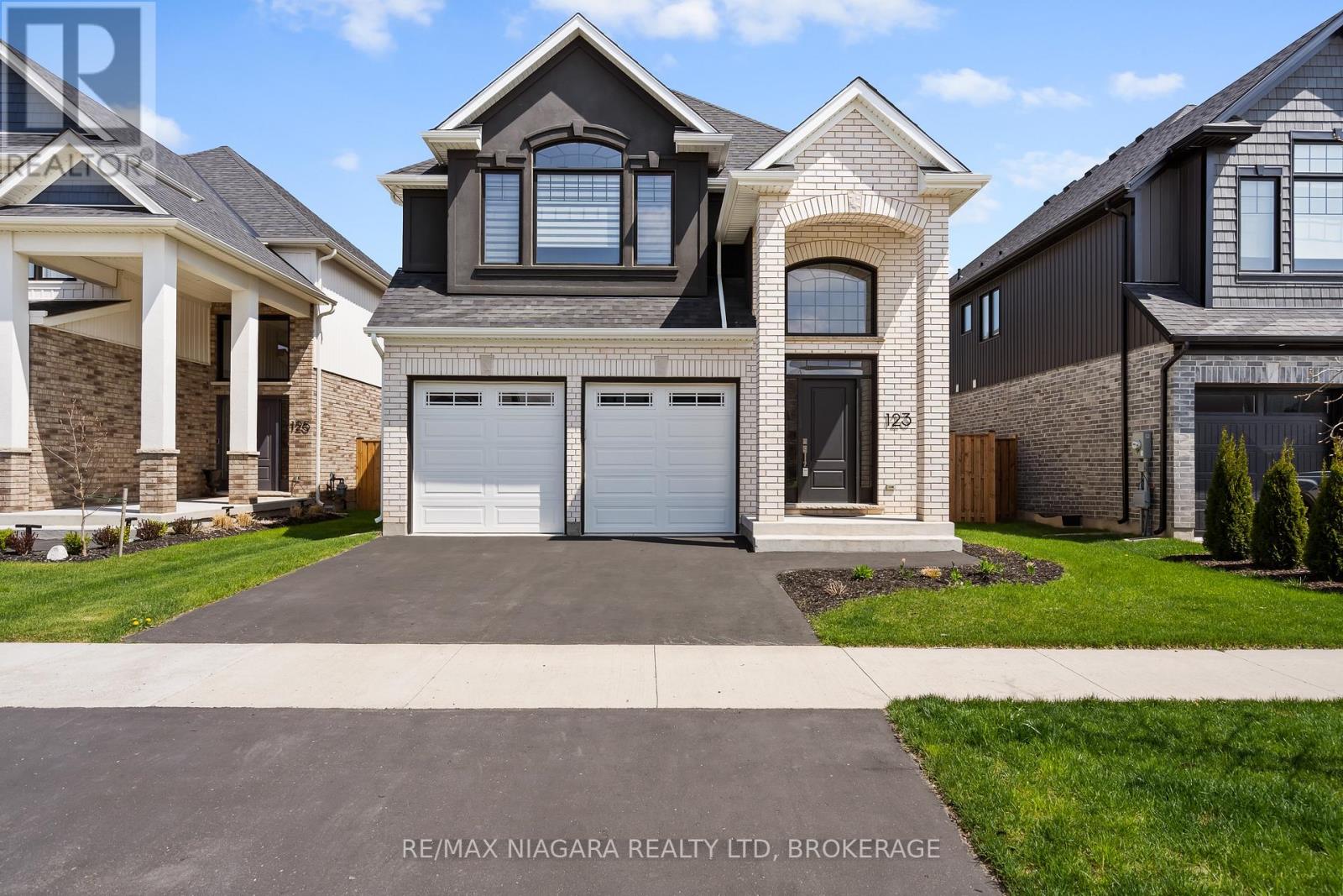 123 Susan Drive, Pelham (Fonthill), Ontario  L0S 1E6 - Photo 3 - X12127051