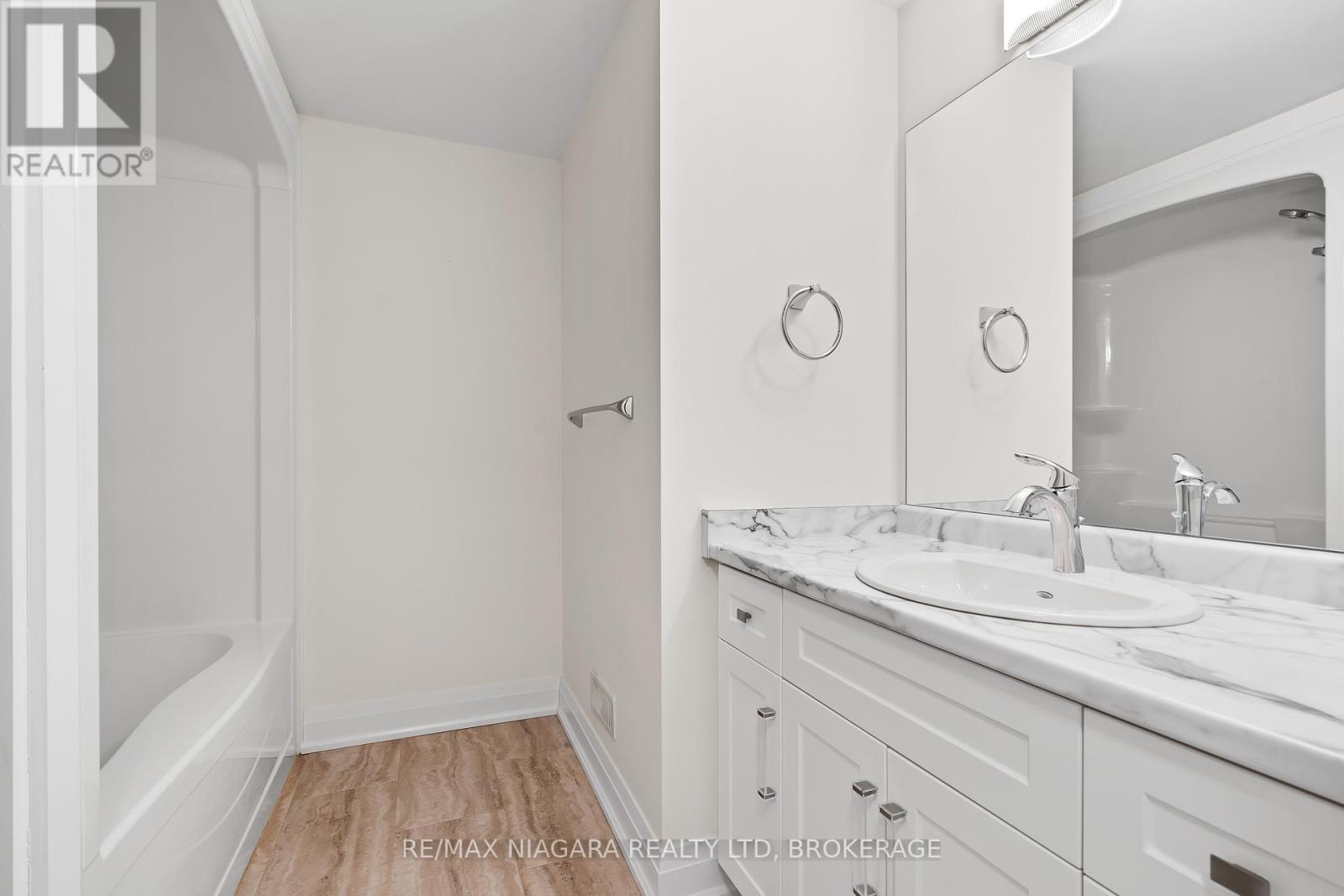 123 Susan Drive, Pelham (Fonthill), Ontario  L0S 1E6 - Photo 32 - X12127051