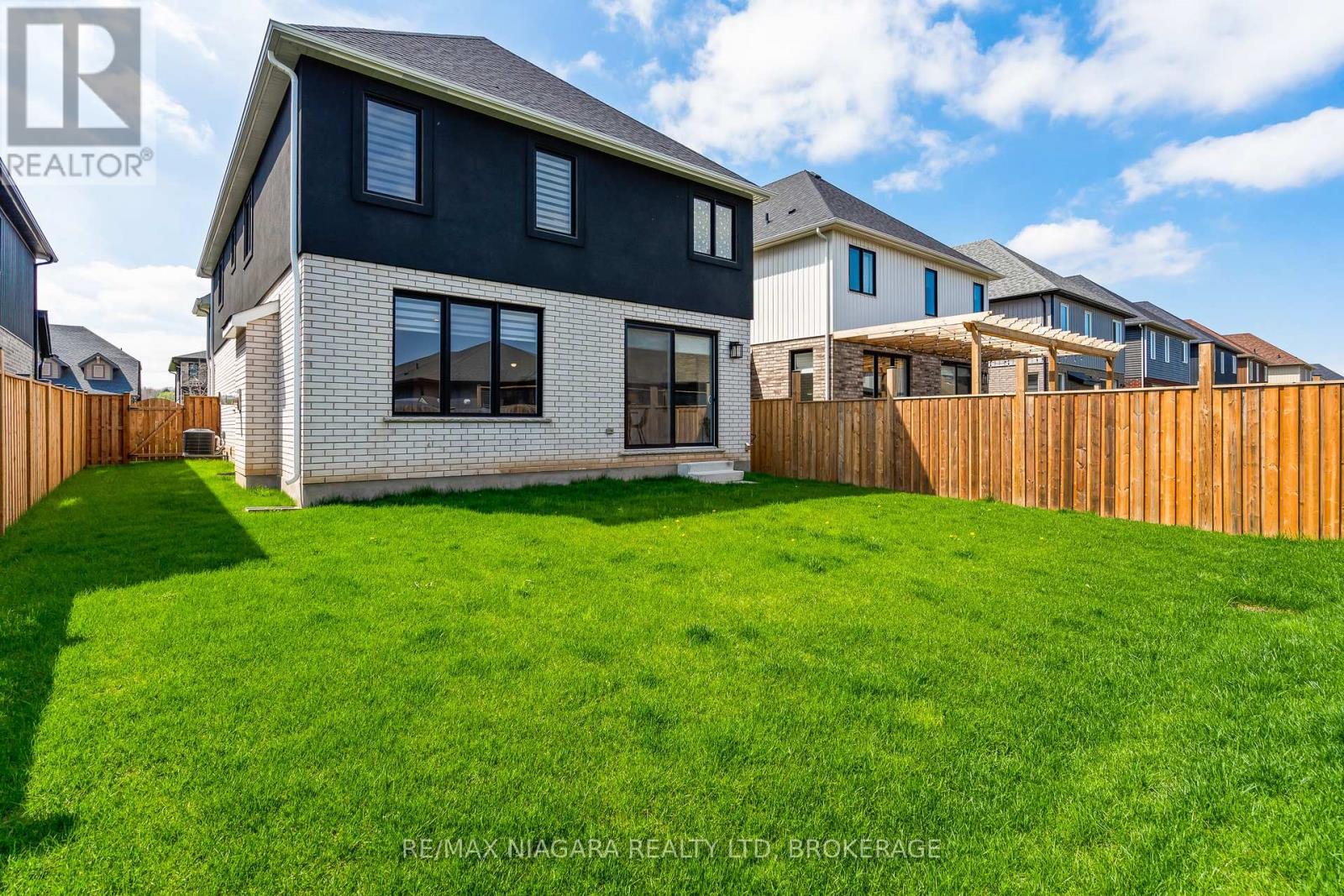 123 Susan Drive, Pelham (Fonthill), Ontario  L0S 1E6 - Photo 33 - X12127051