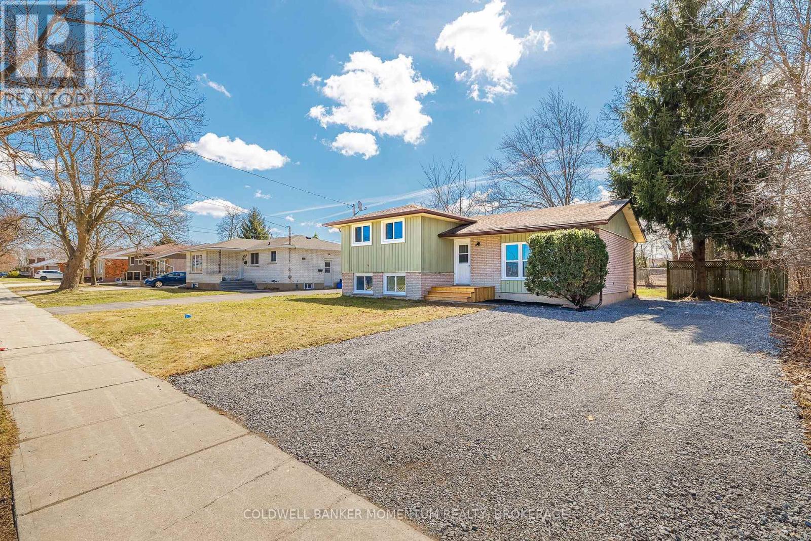 85 Woodlawn Road, Welland, Ontario  L3C 3J4 - Photo 4 - X12127060