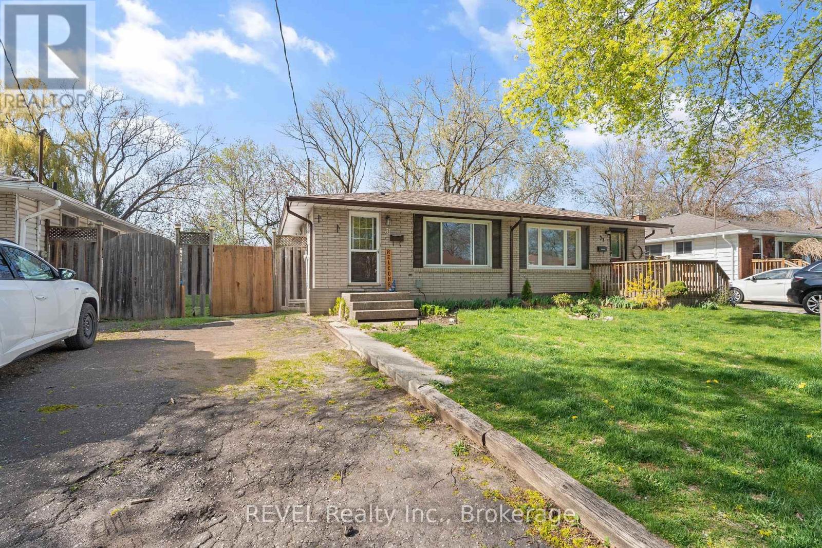 Property at 31 LOUIS AVENUE image 1
