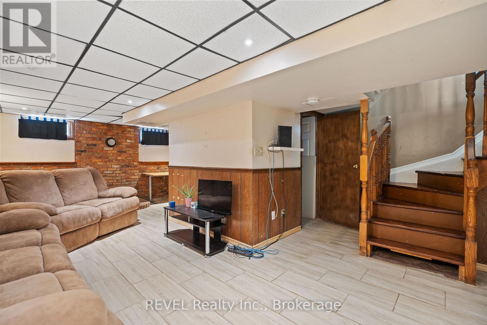 31 Louis Avenue, St. Catharines, Ontario  L2M 2N4 - Photo 18 - X12127110