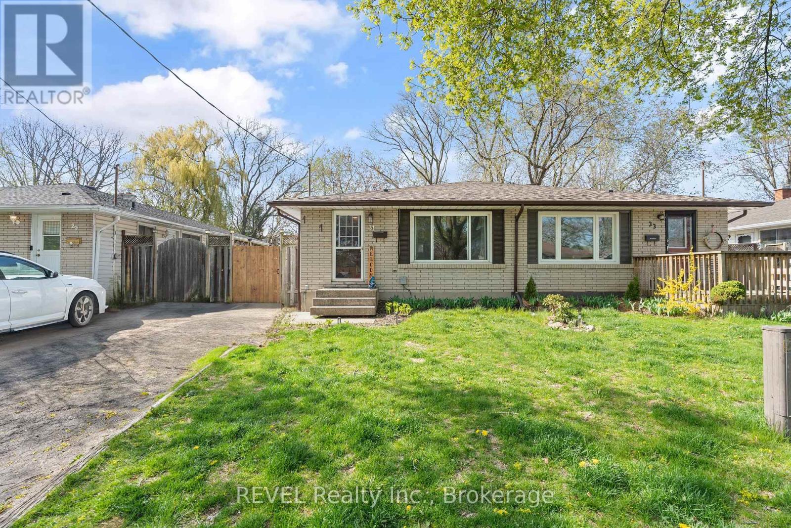 Property at 31 LOUIS AVENUE image 2