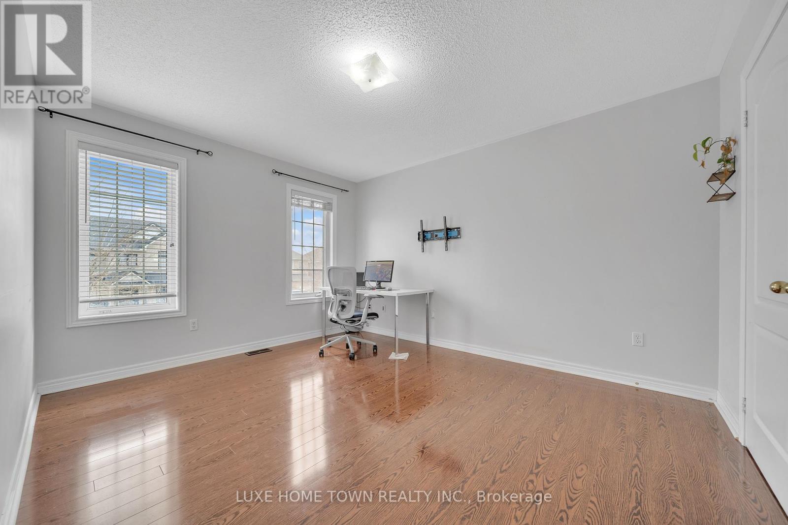 26 Bluffwood Cres Crescent E, Brampton, Ontario  L6P 2P3 - Photo 35 - W12126282