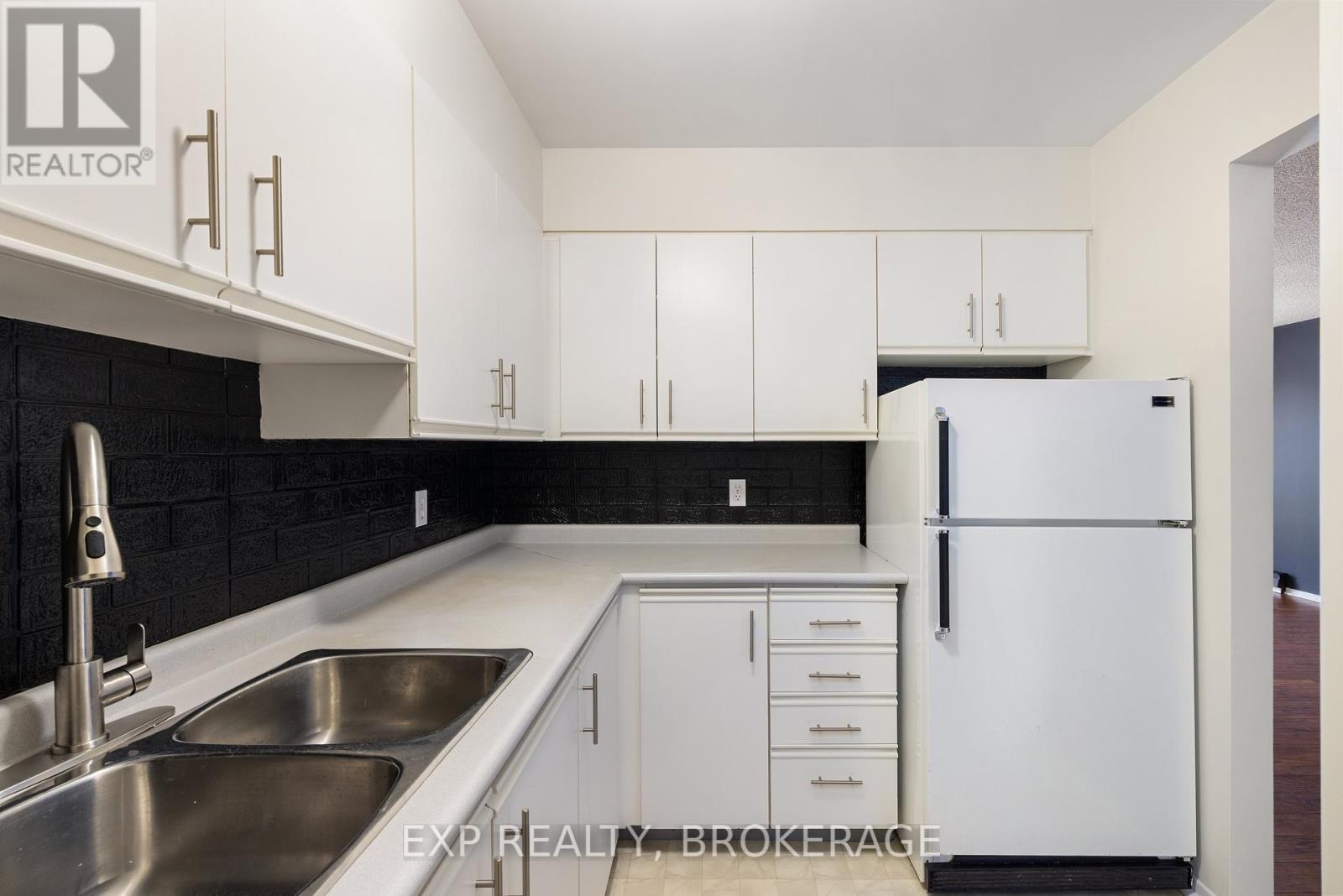 302 - 310 Kingsdale Avenue, Kingston, Ontario  K7M 8S1 - Photo 3 - X12125501