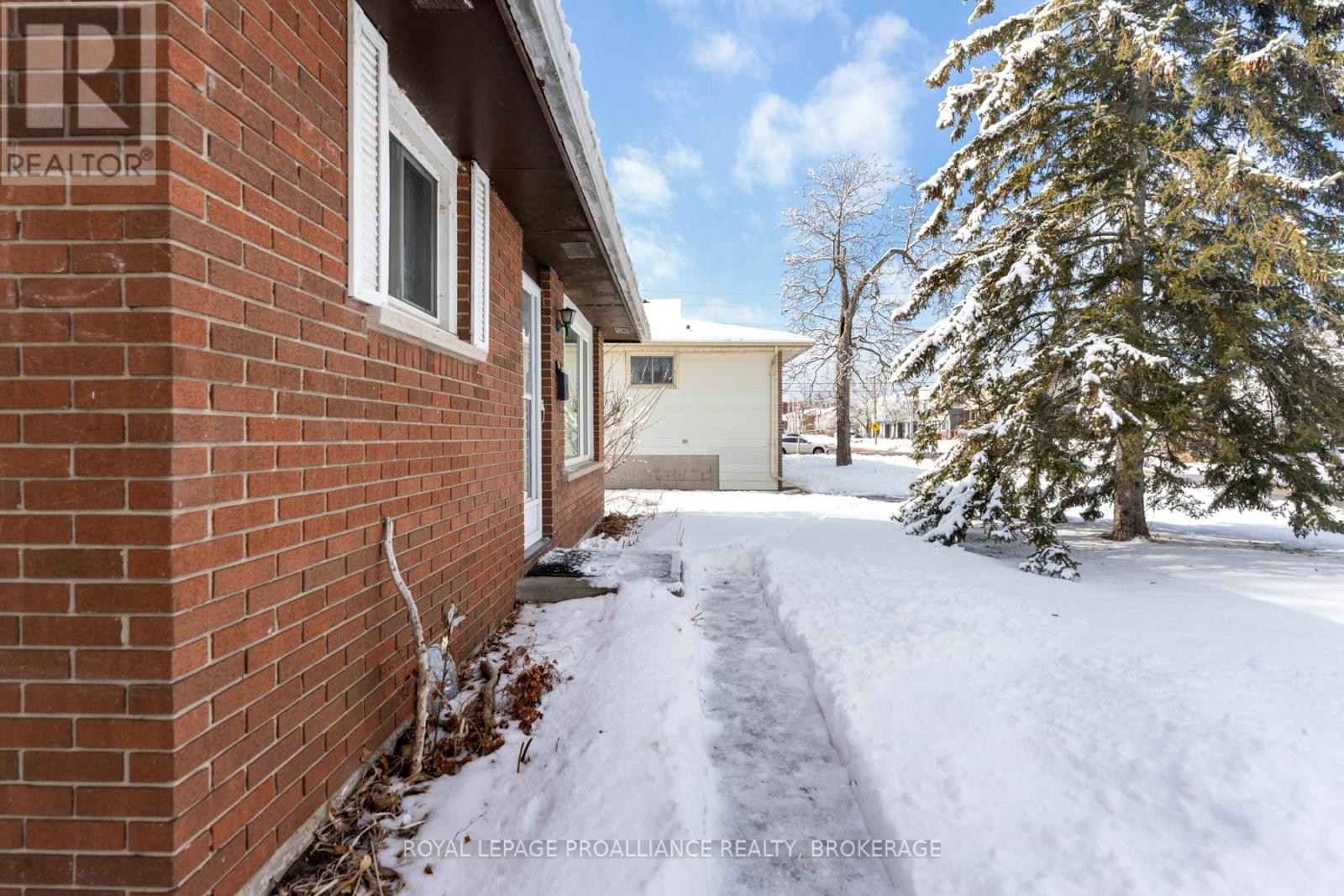 152 Calderwood Drive, Kingston, Ontario  K7M 6M3 - Photo 37 - X12125707