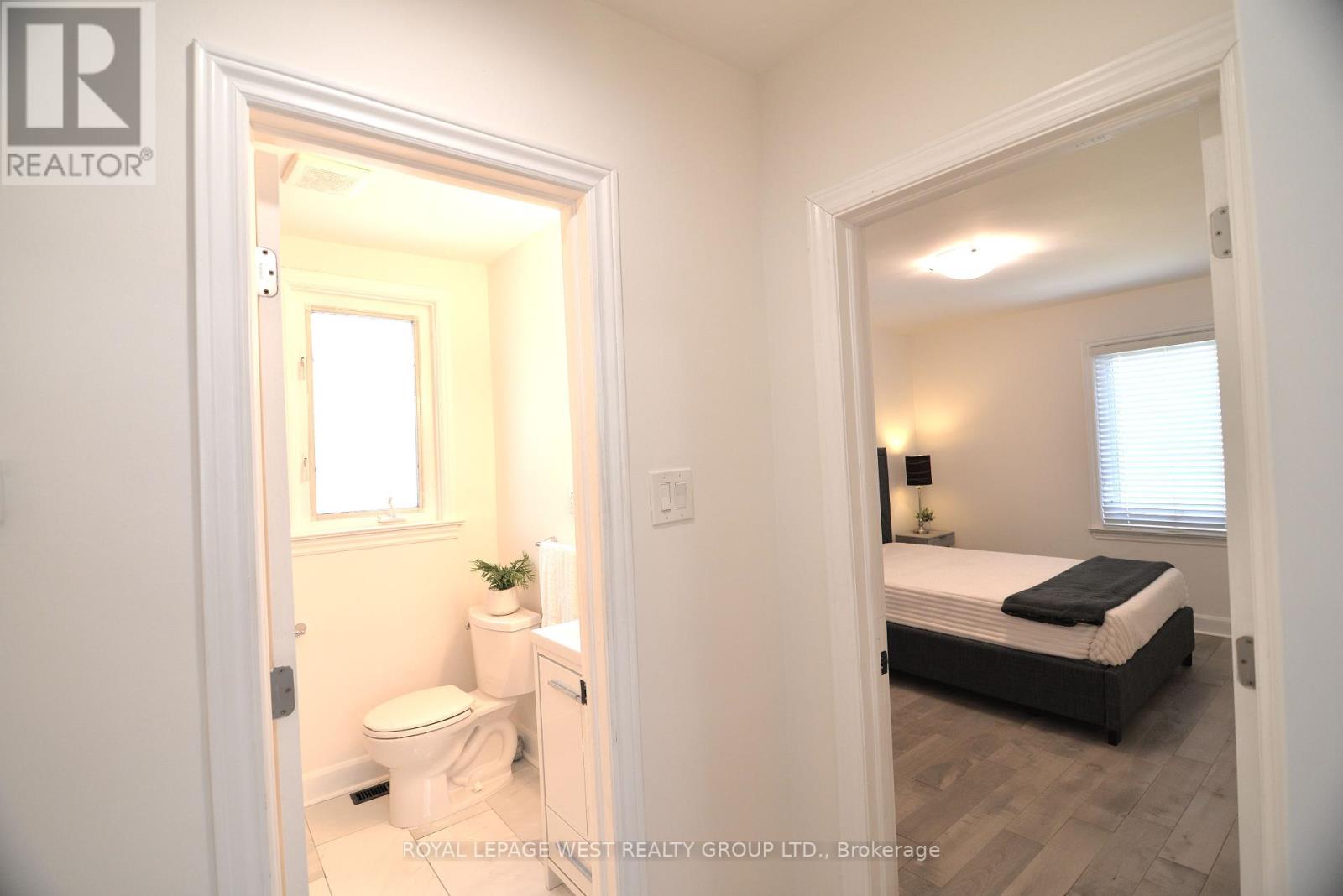 905 Islington Avenue, Toronto, Ontario  M8Z 4P1 - Photo 11 - W12126813