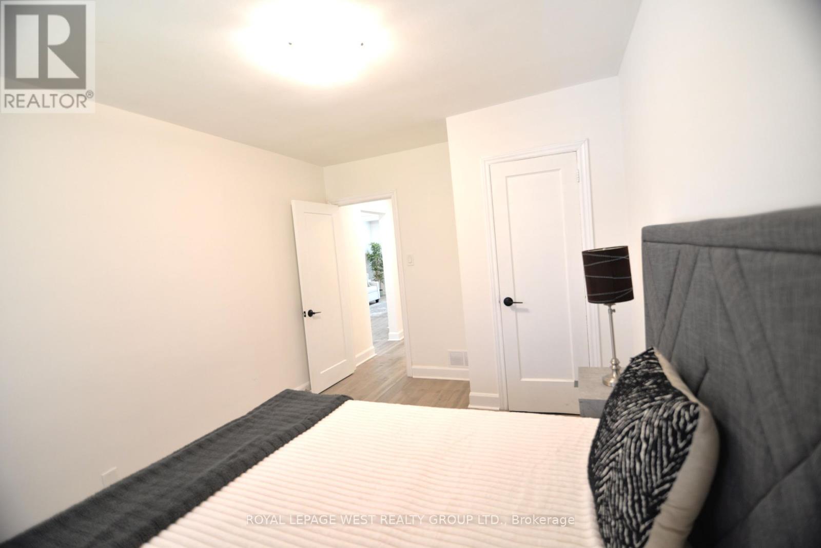 905 Islington Avenue, Toronto, Ontario  M8Z 4P1 - Photo 13 - W12126813