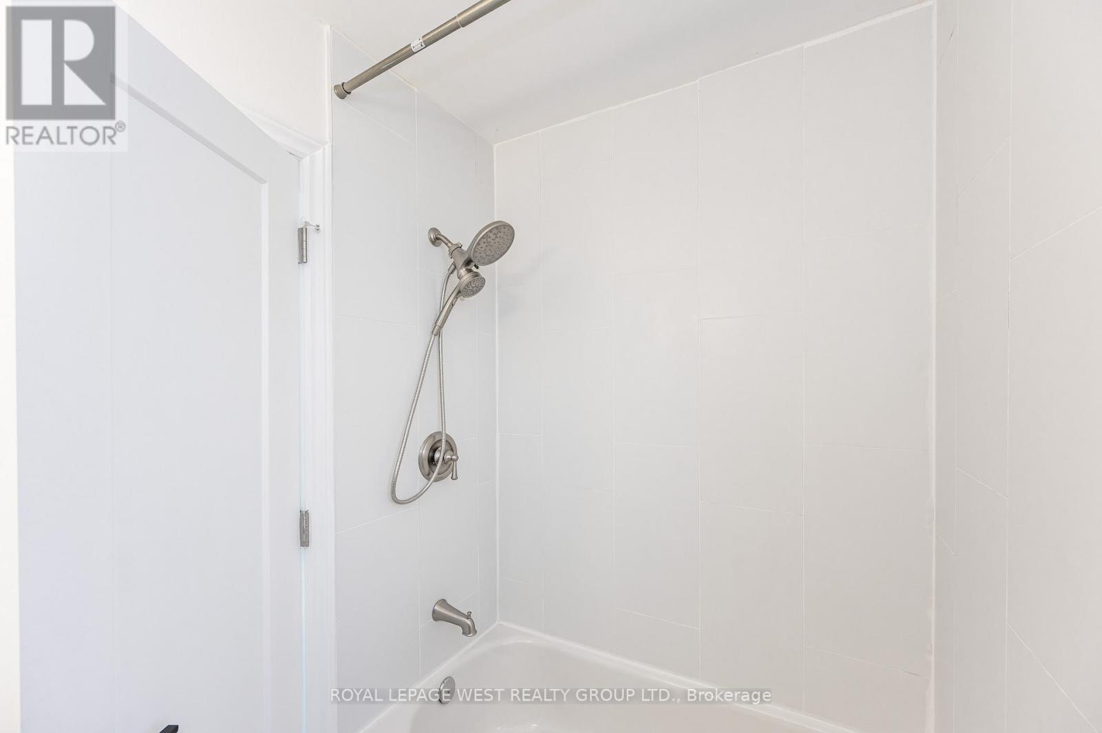 905 Islington Avenue, Toronto, Ontario  M8Z 4P1 - Photo 15 - W12126813