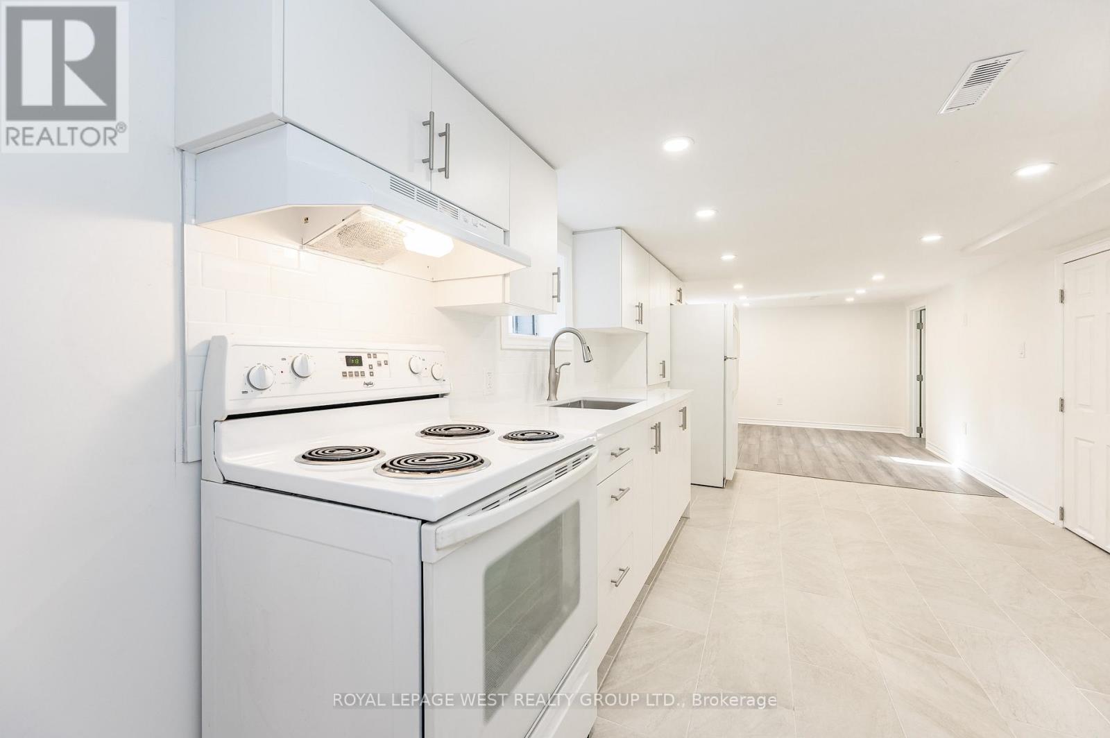 905 Islington Avenue, Toronto, Ontario  M8Z 4P1 - Photo 23 - W12126813