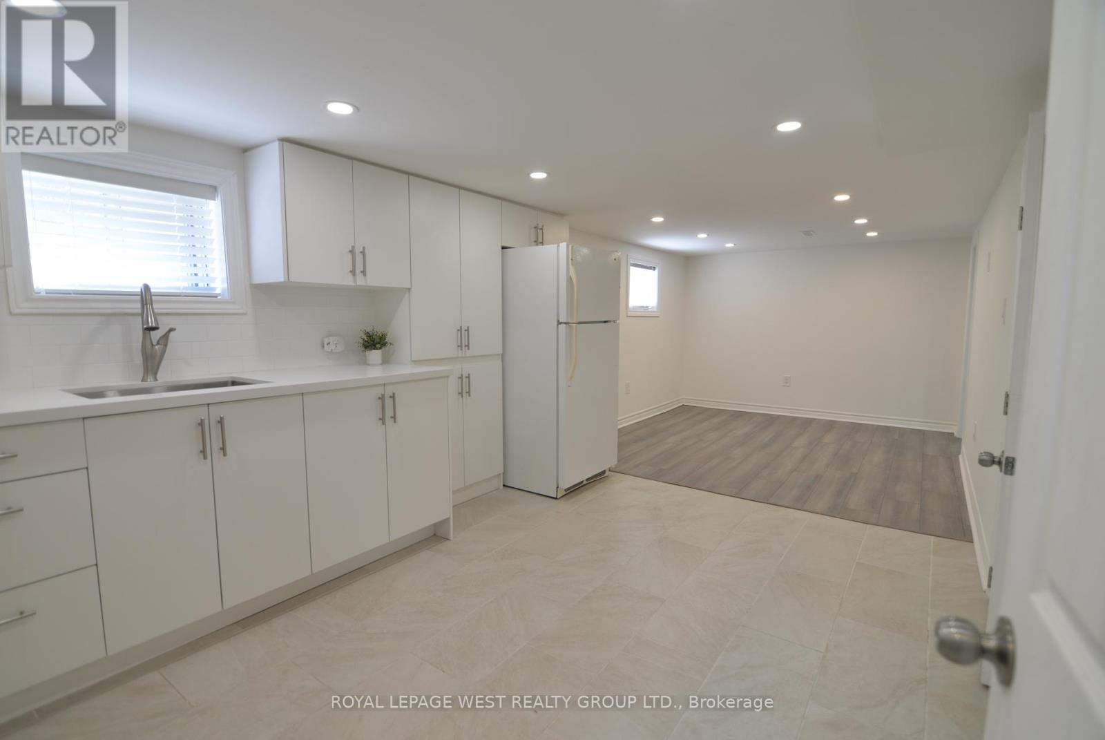 905 Islington Avenue, Toronto, Ontario  M8Z 4P1 - Photo 24 - W12126813