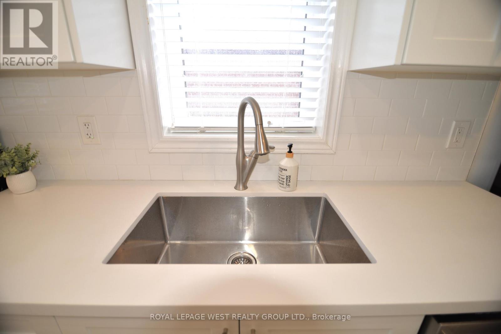 905 Islington Avenue, Toronto, Ontario  M8Z 4P1 - Photo 25 - W12126813
