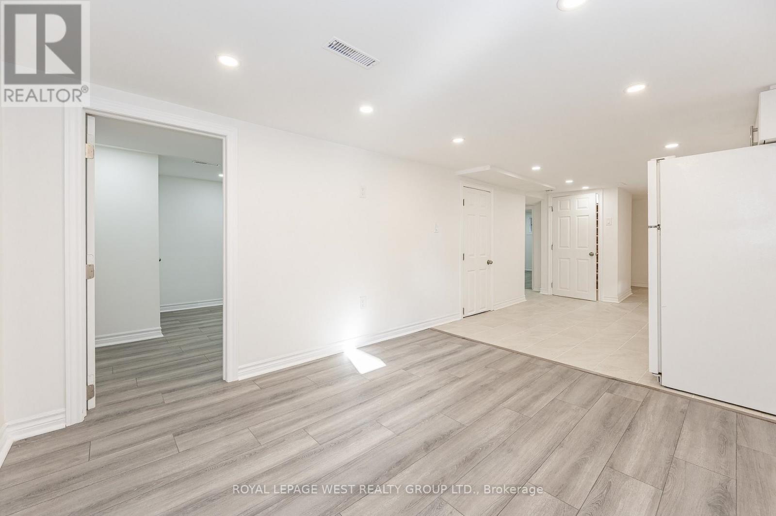 905 Islington Avenue, Toronto, Ontario  M8Z 4P1 - Photo 27 - W12126813
