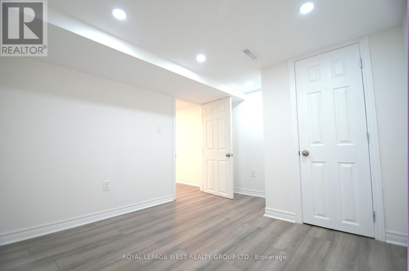905 Islington Avenue, Toronto, Ontario  M8Z 4P1 - Photo 28 - W12126813